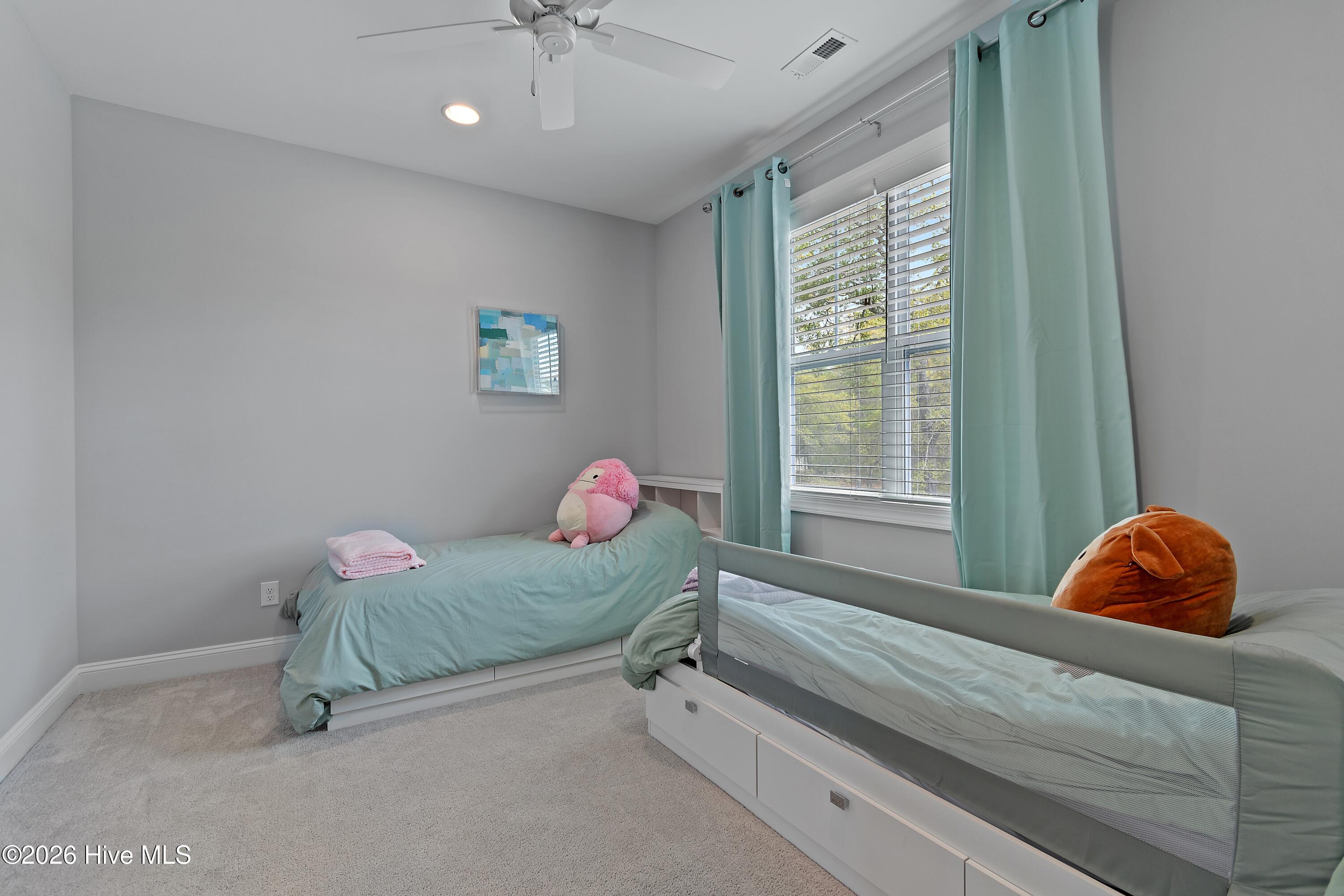 100565017 | Photo 46