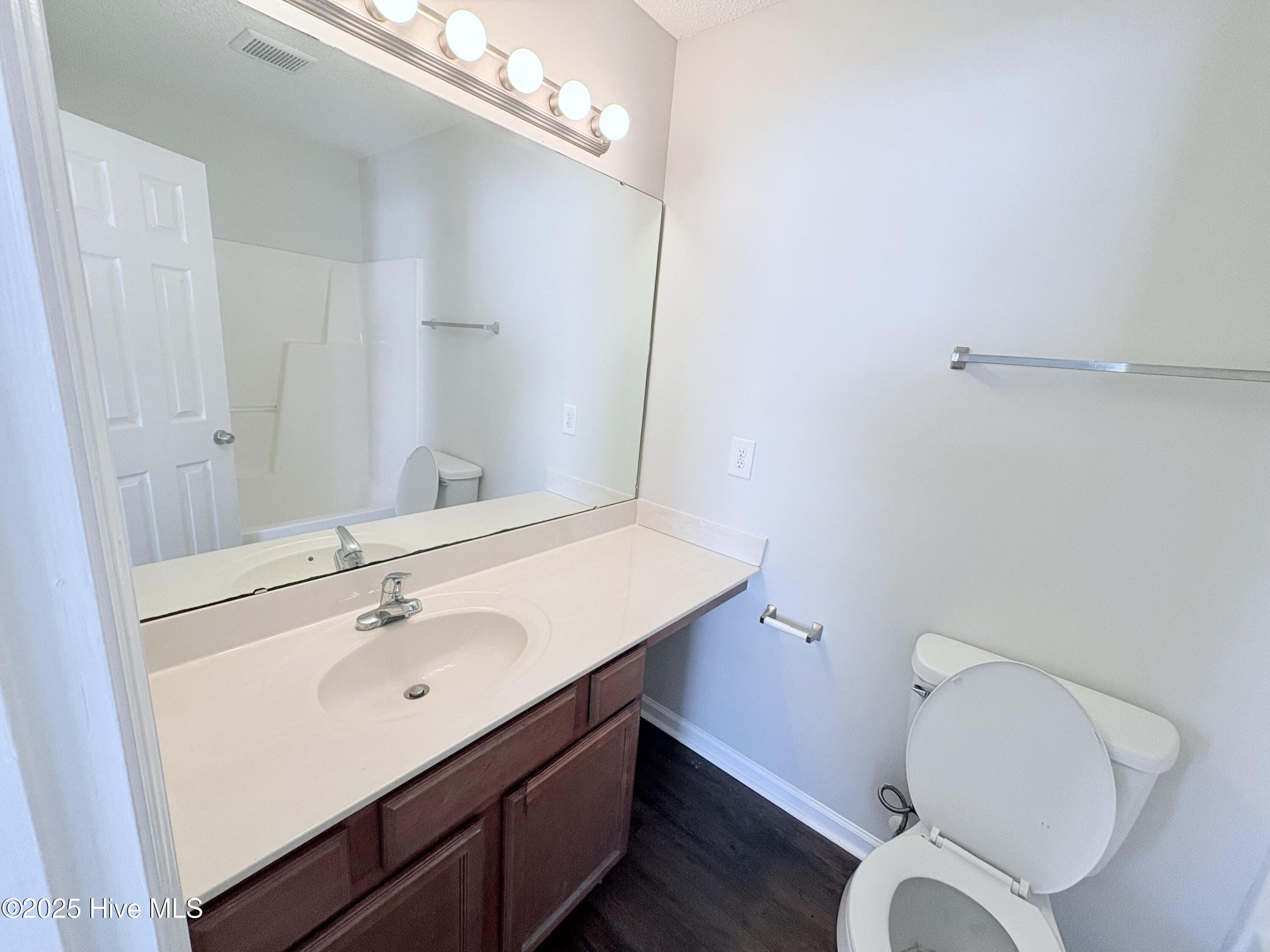 100542768 | Photo 24