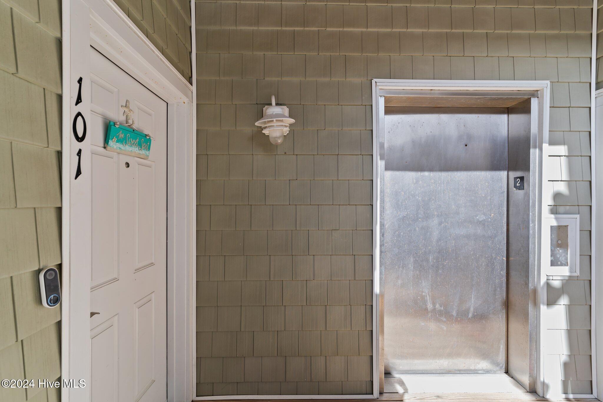 100562990 | Photo 33