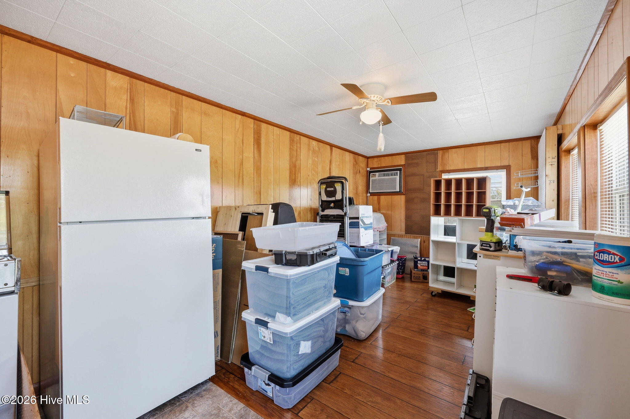 1572 Living Room/Kitchen