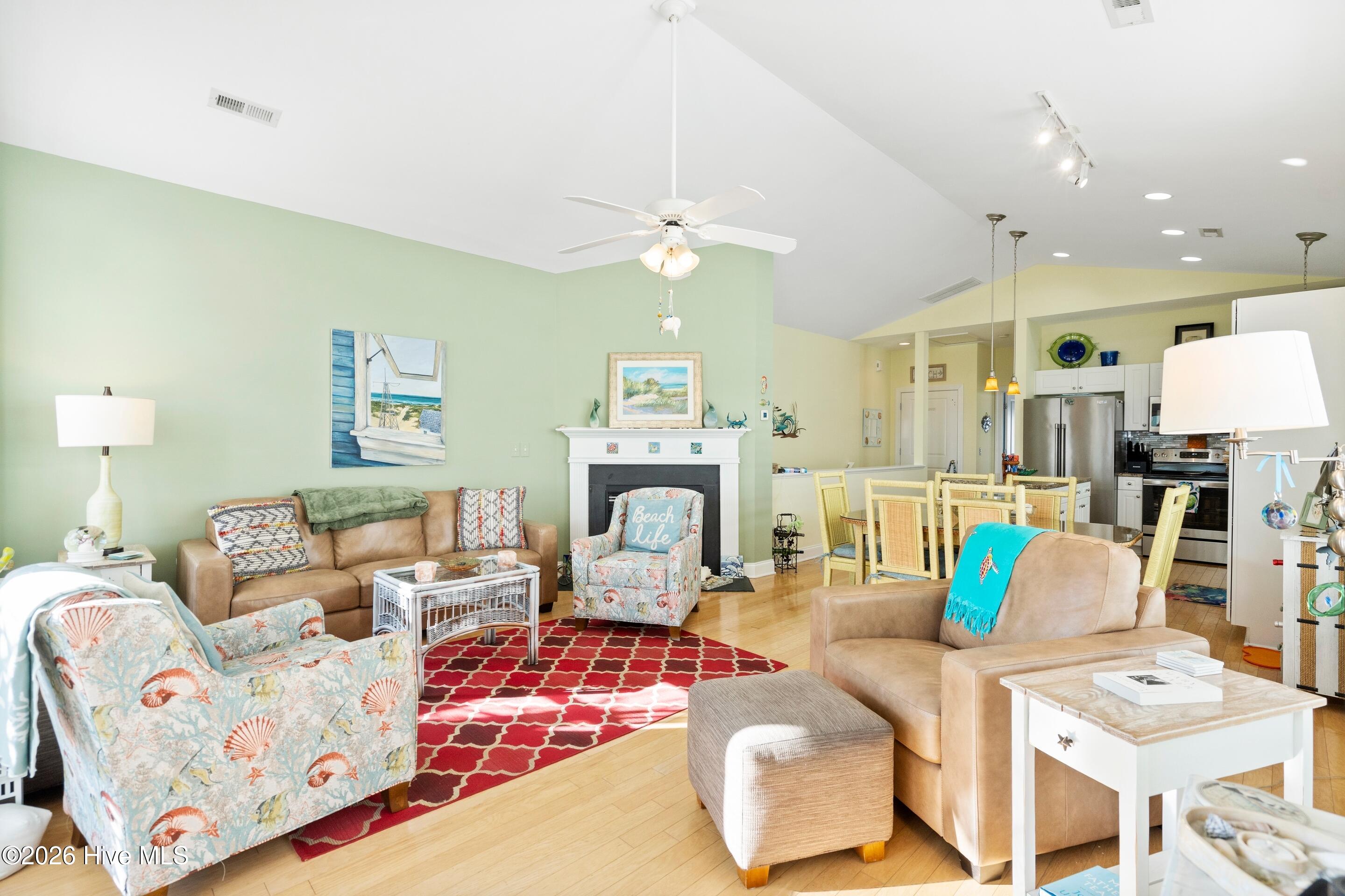 100547501 | Photo 14