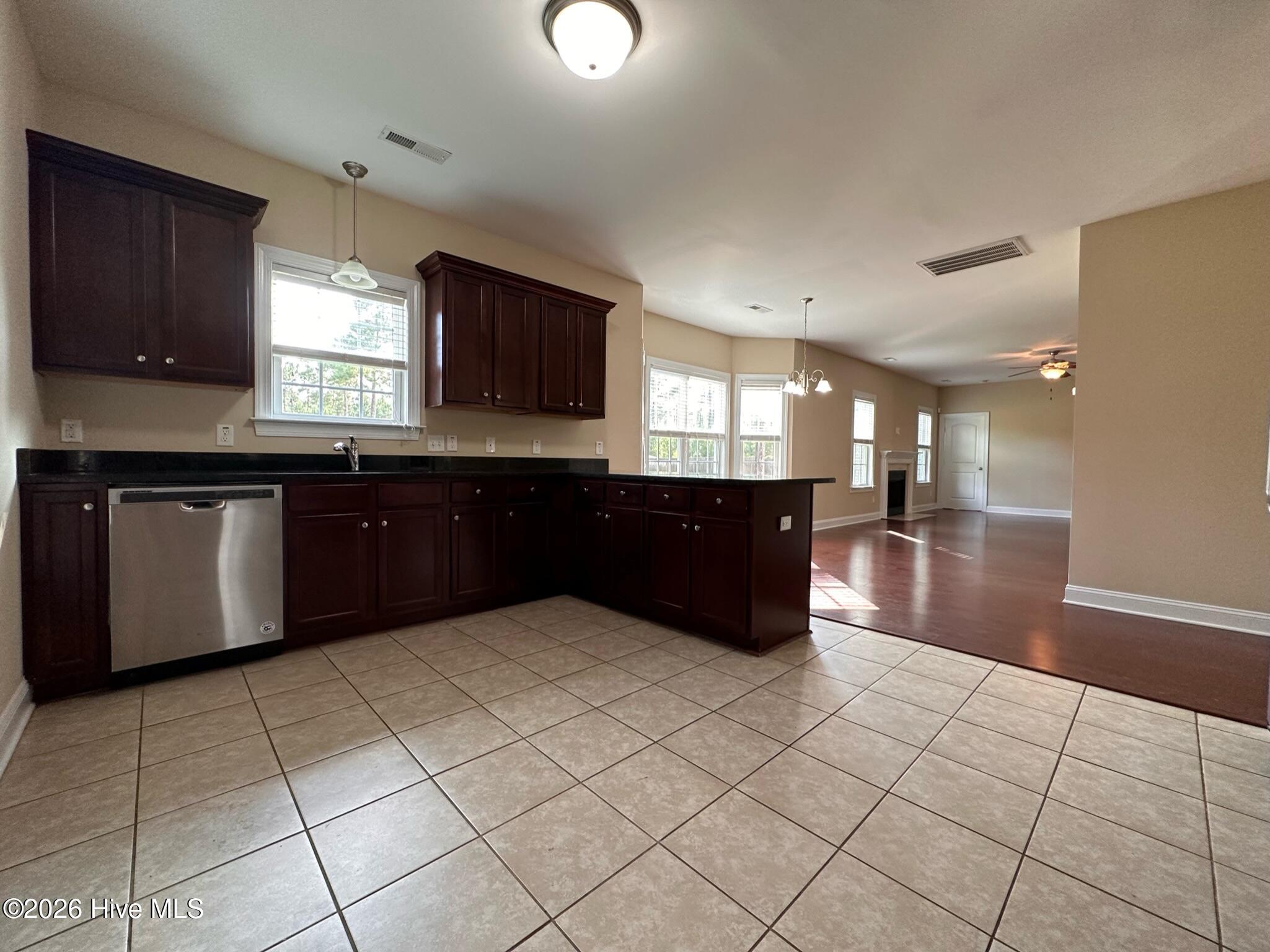 100557868 | Photo 22