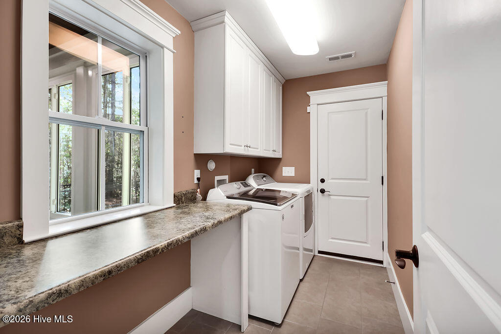 100548295 | Photo 38