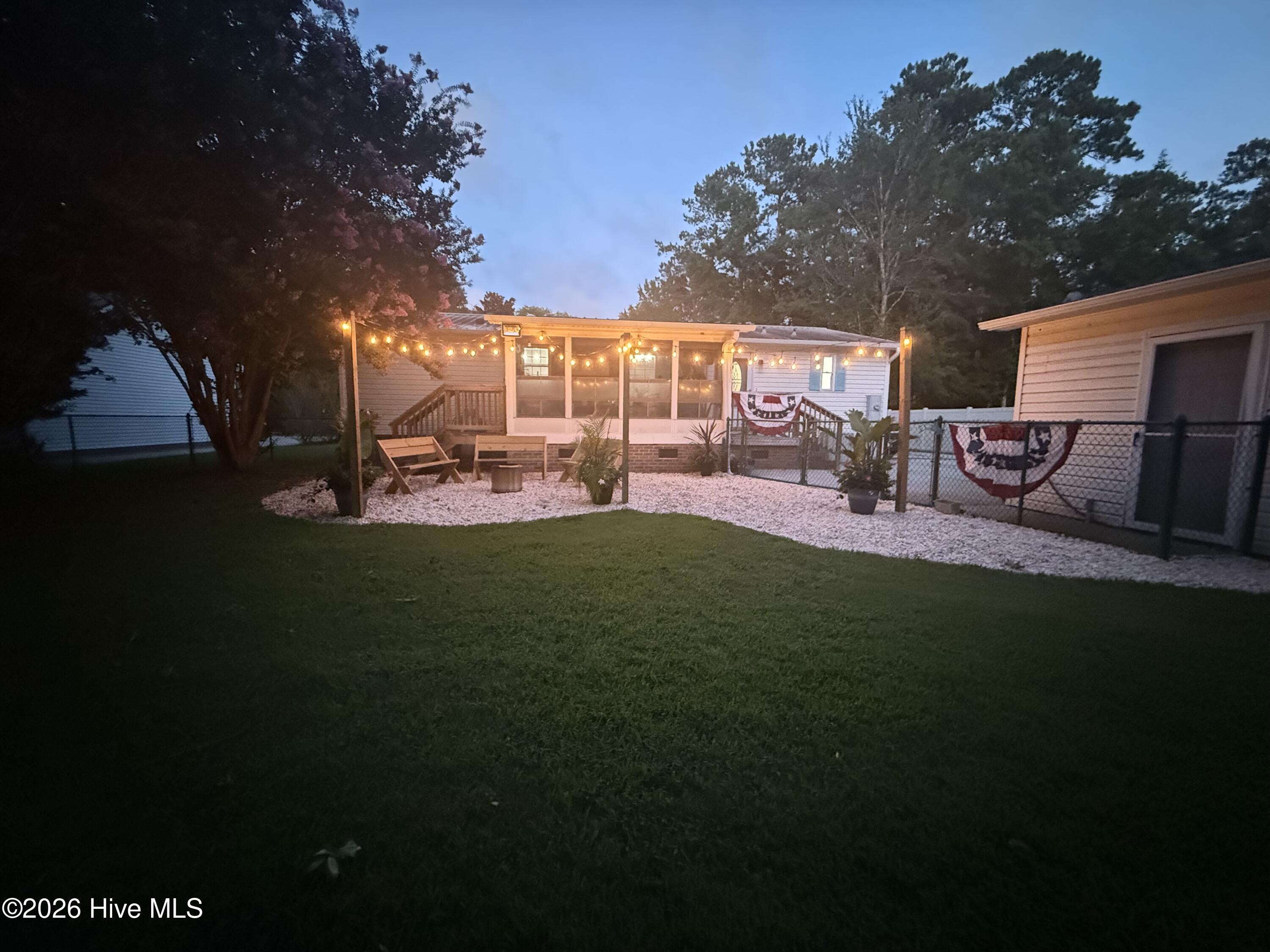 100560111 | Photo 40