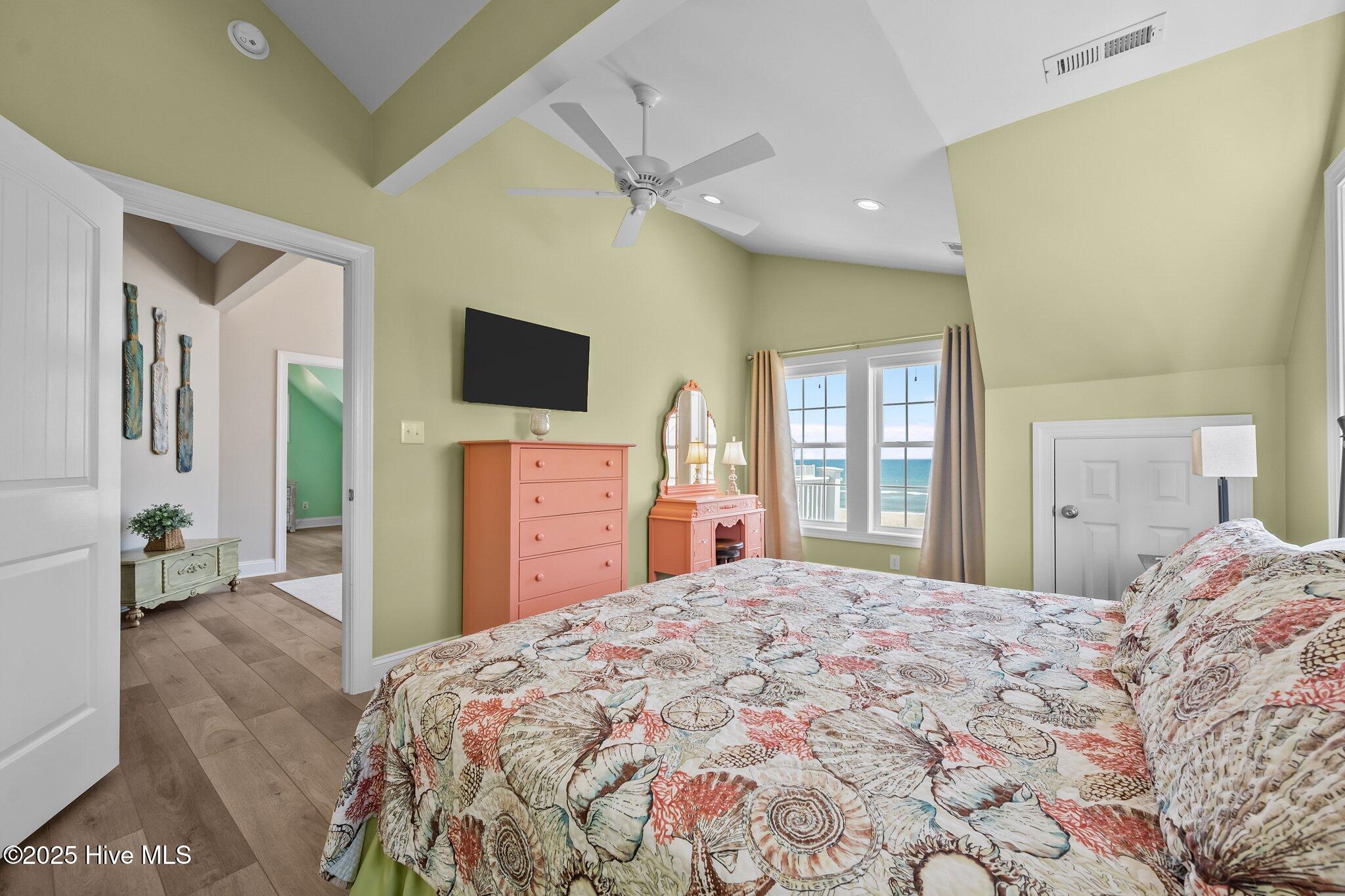 100514915 | Photo 34