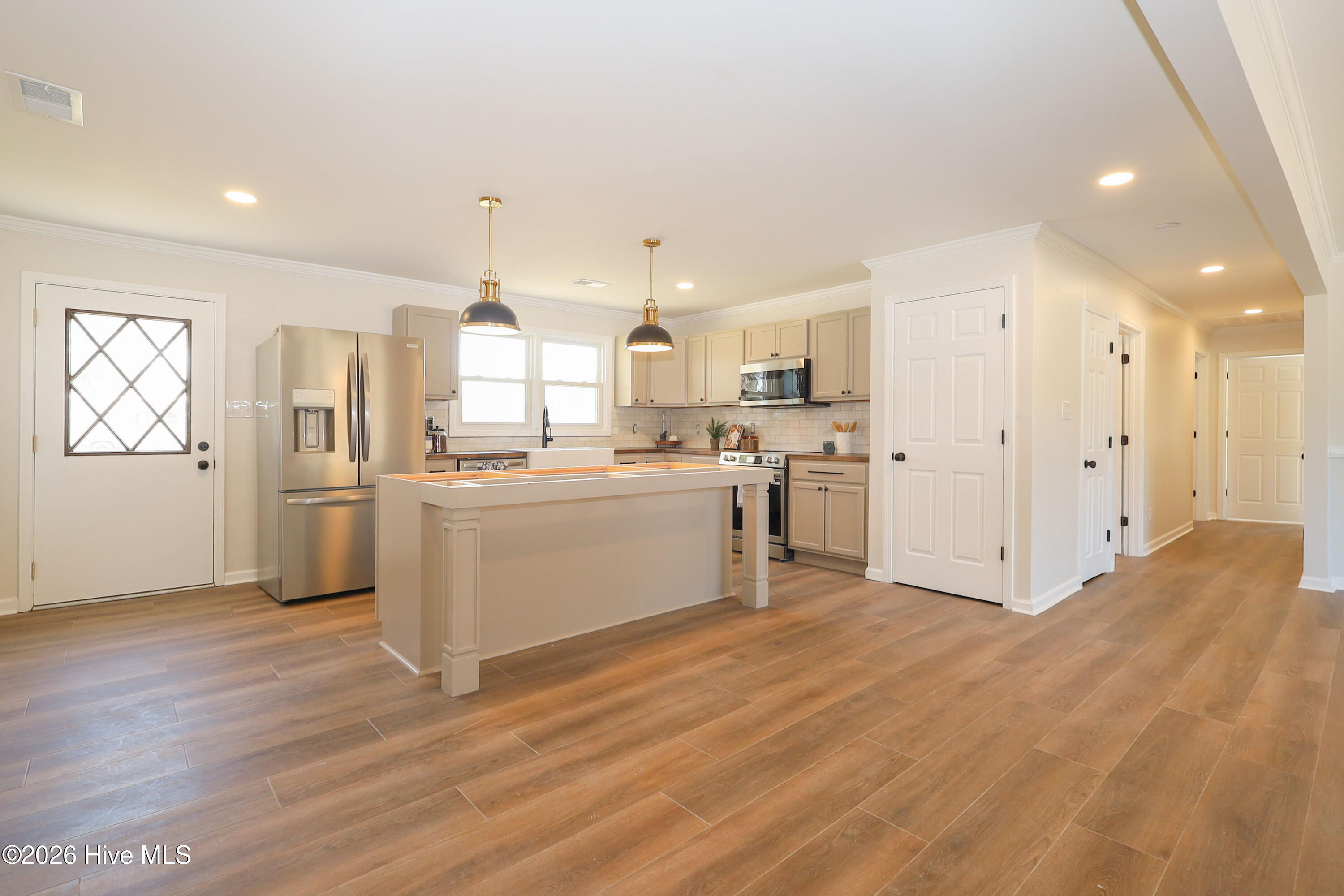 100556838 | Photo 10