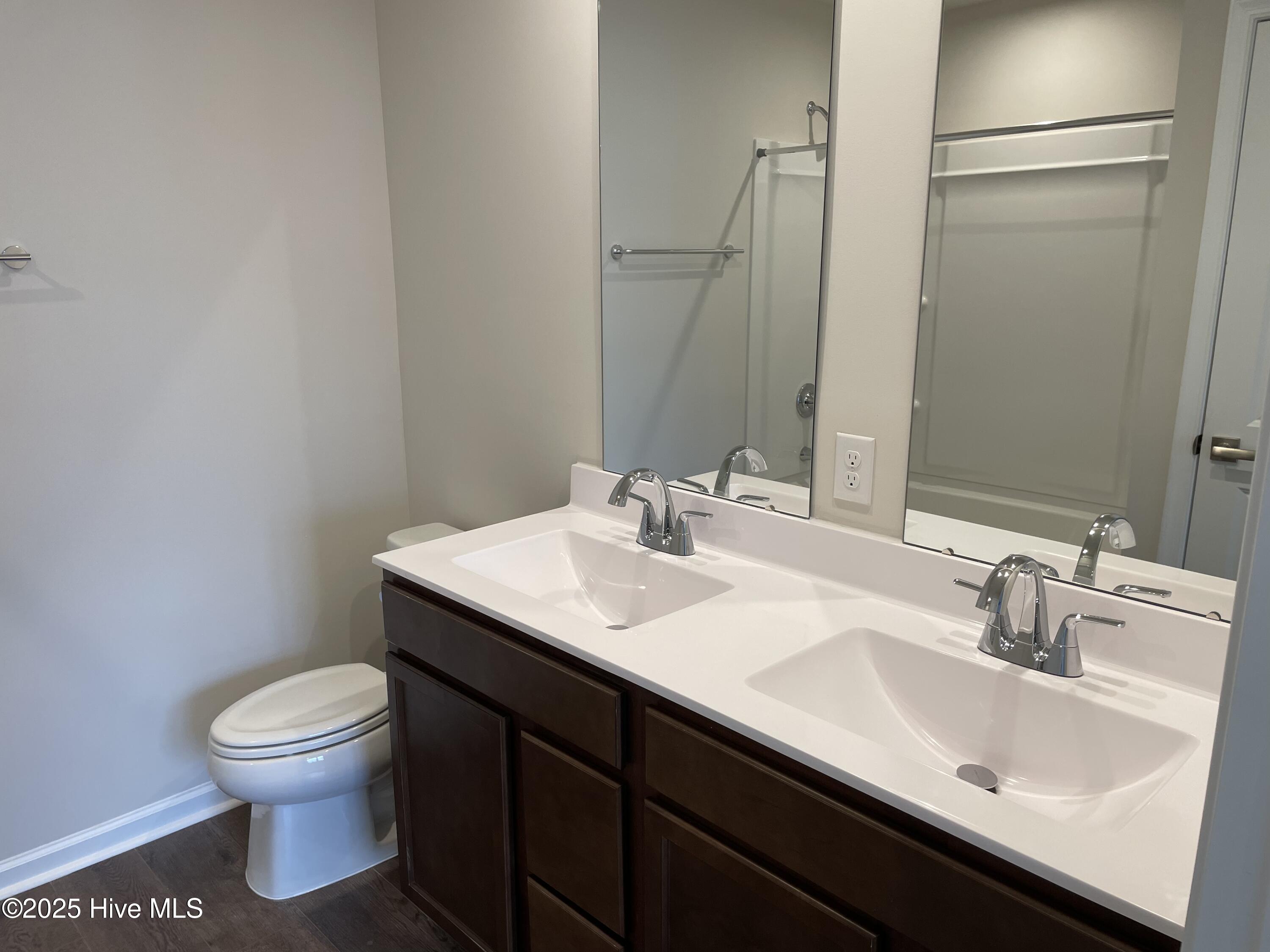 100536025 | Photo 16