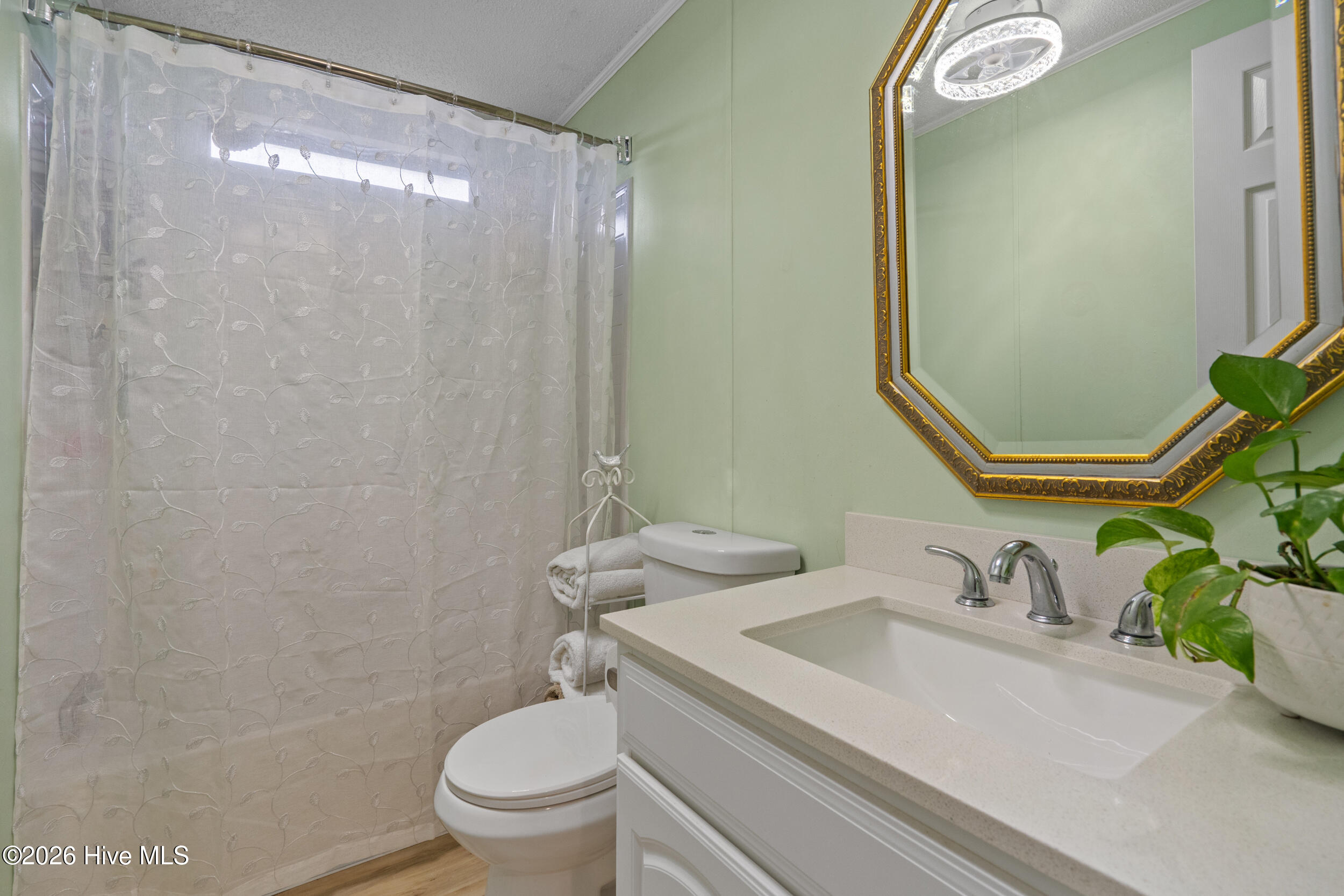 100562690 | Photo 28