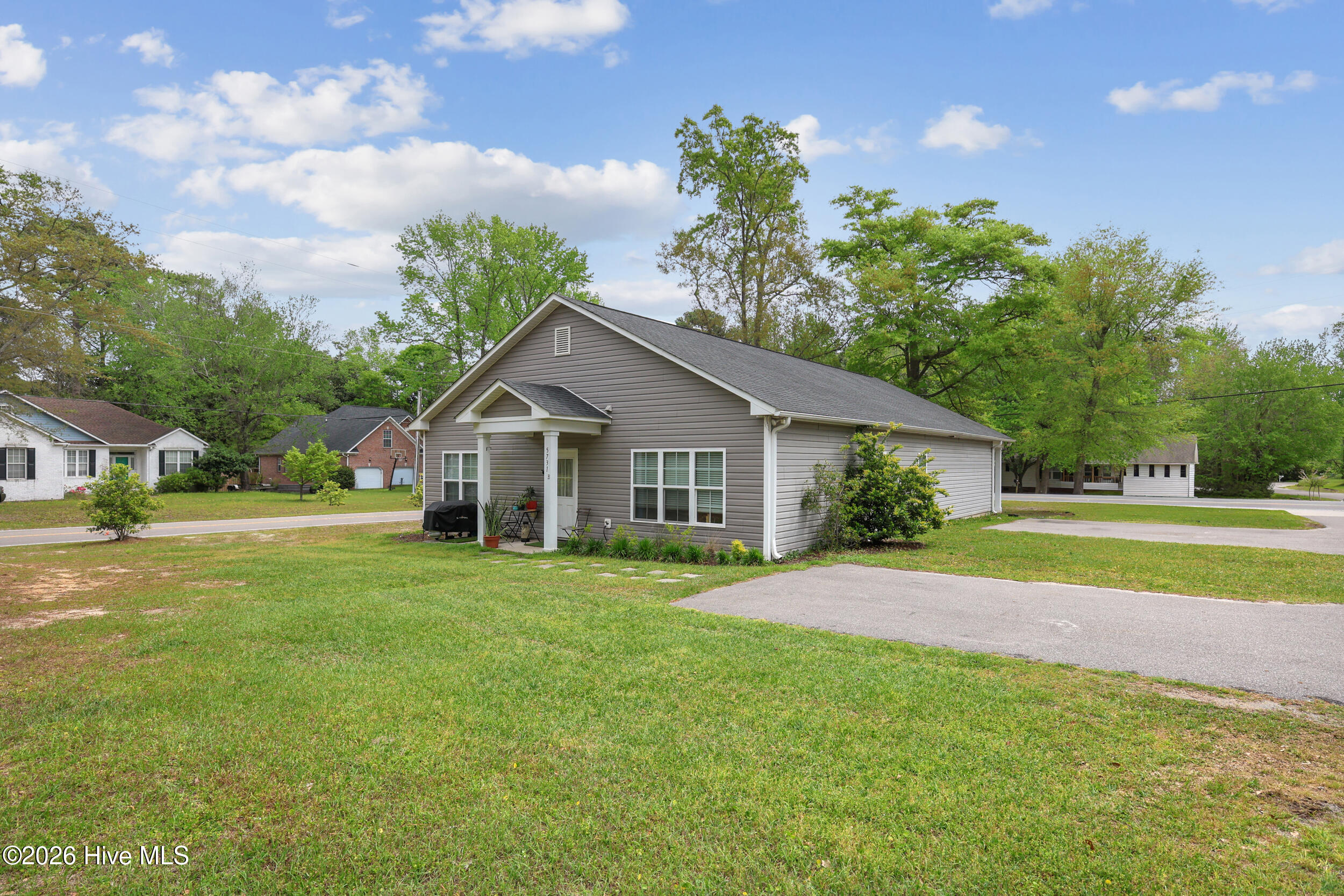 100566904 | Photo 51