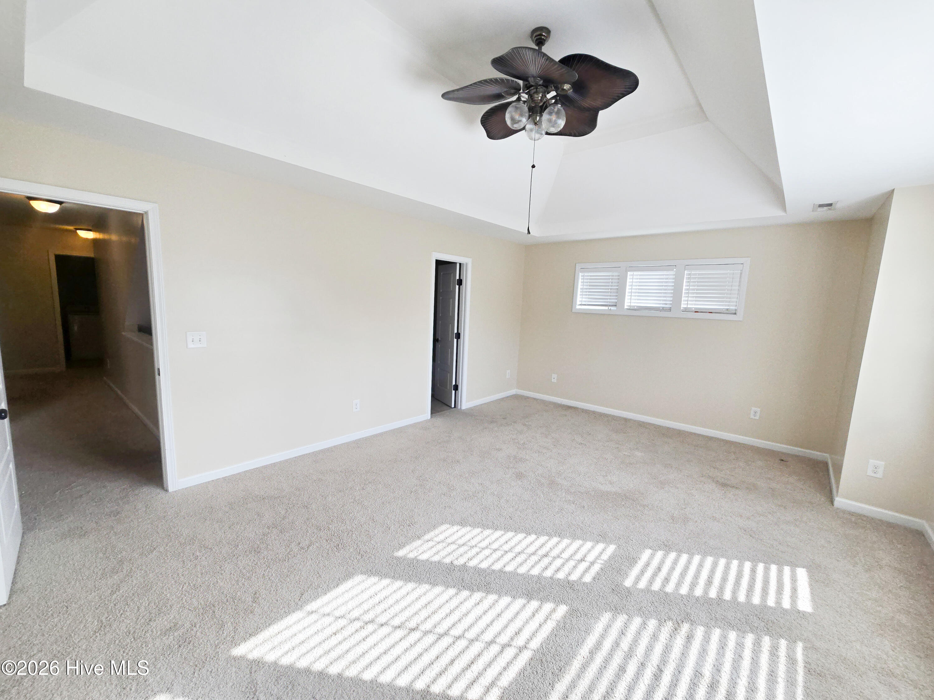 100557279 | Photo 12