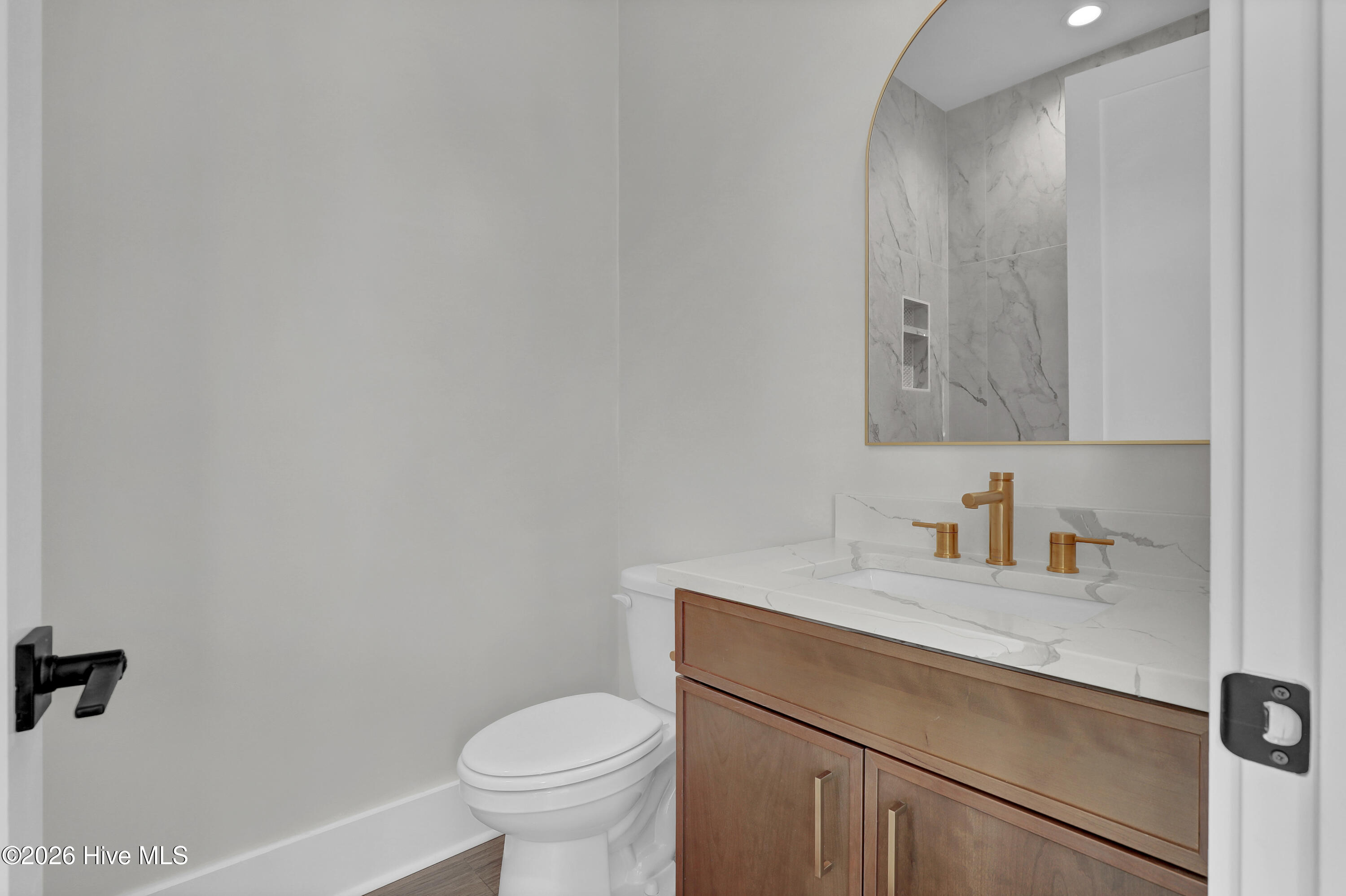 100556414 | Photo 47