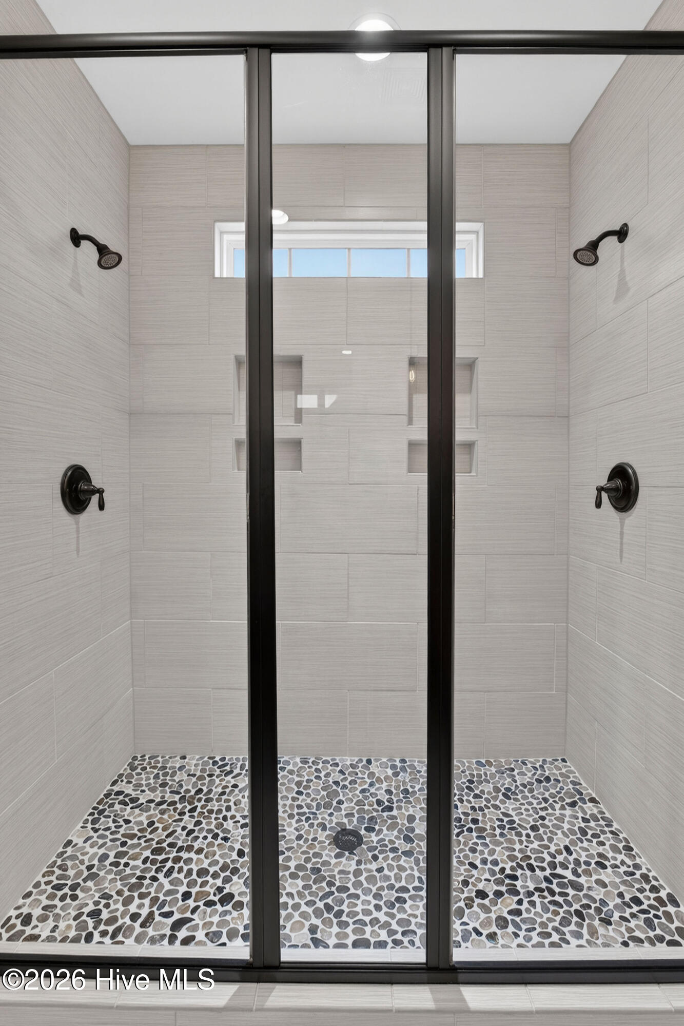 100561102 | Photo 35