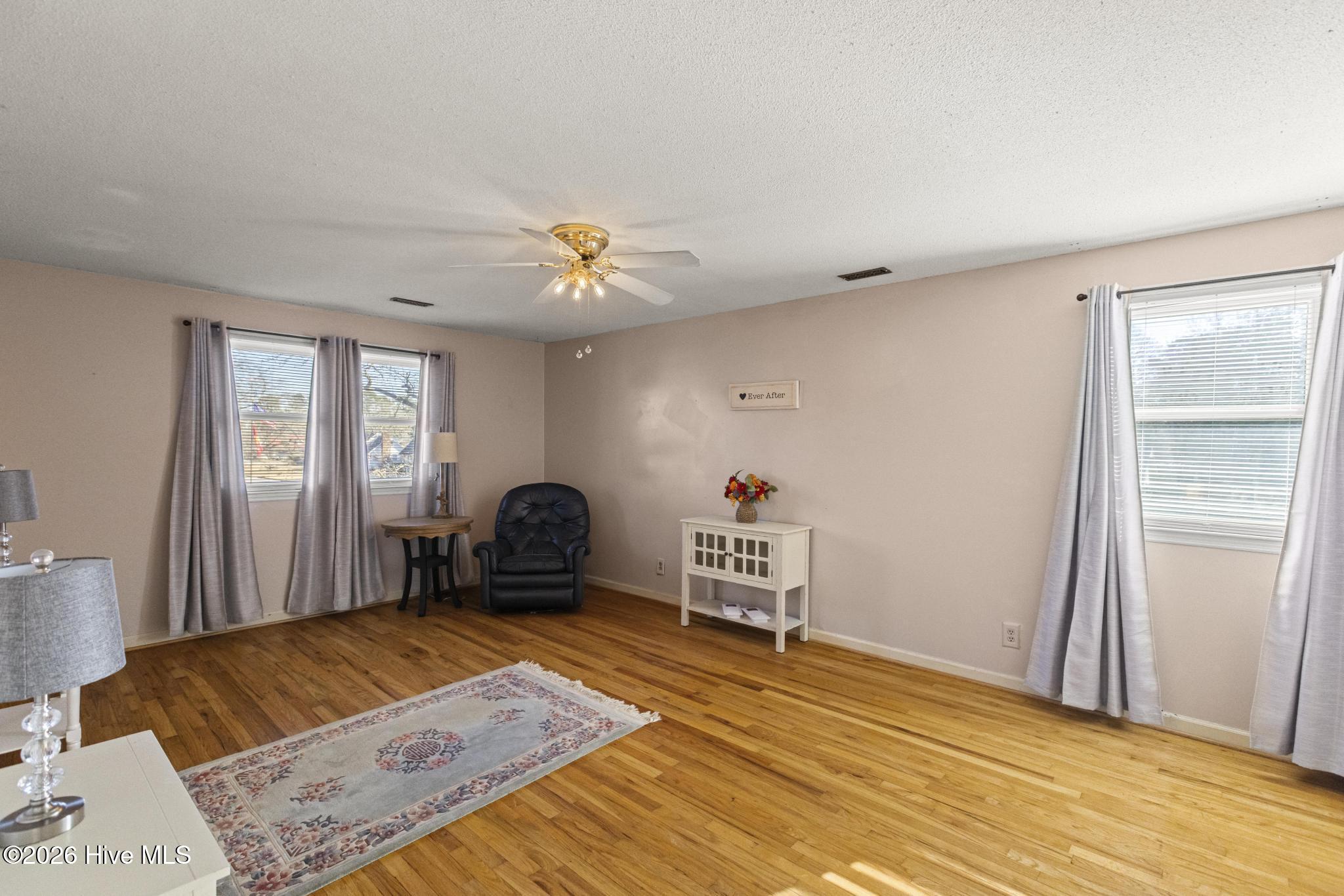 100552861 | Photo 25