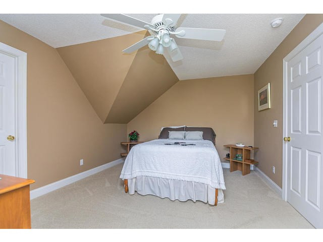 Upper guest bedroom