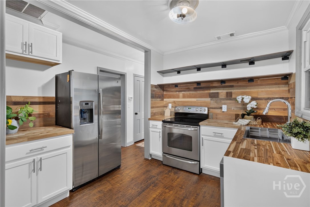 Photo 4 of Single family home for sale at 1710 E 41st Street, Savannah, GA 31404 | MLS# SA364807 | Listing updated on 2026-09-18