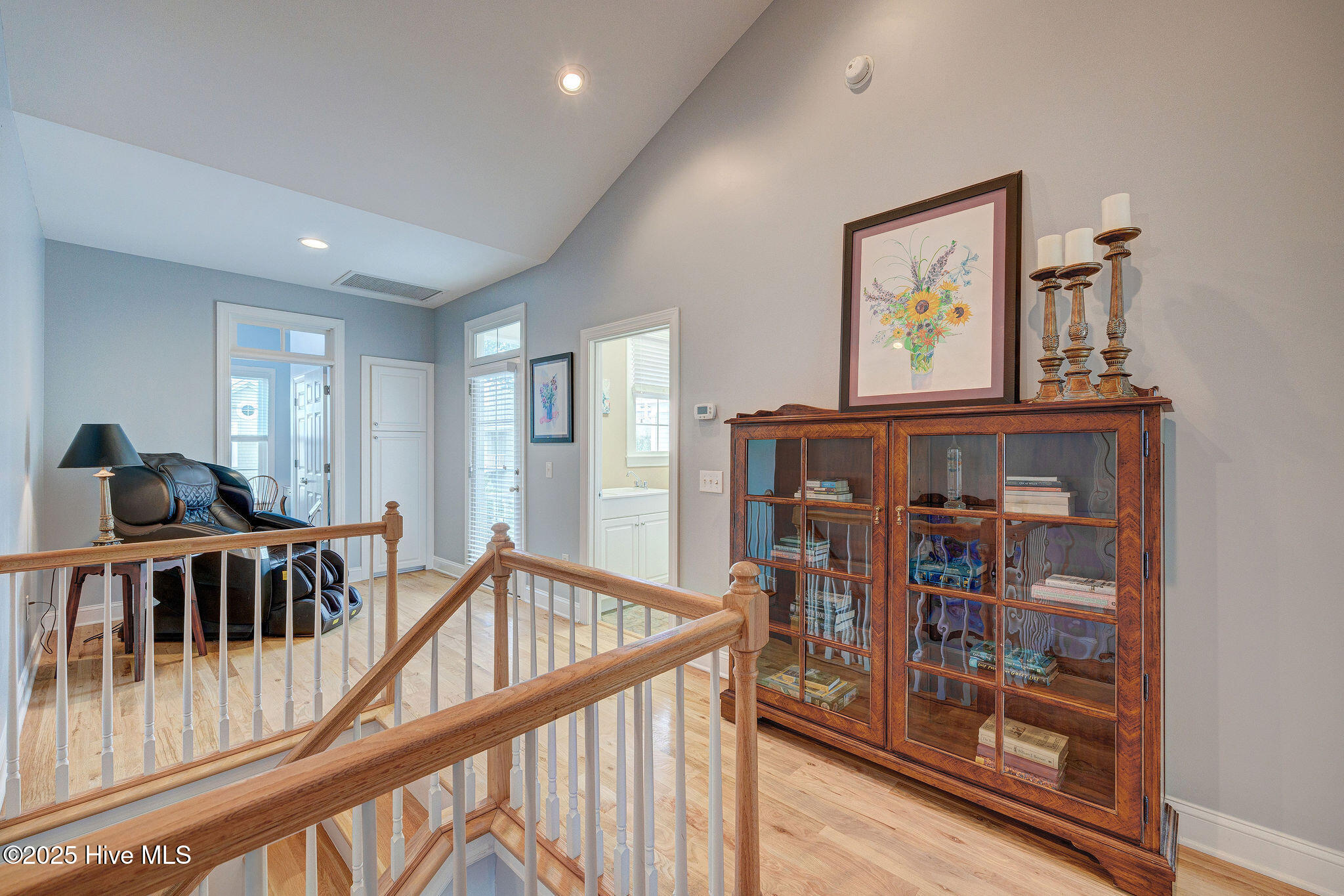 100533949 | Photo 24