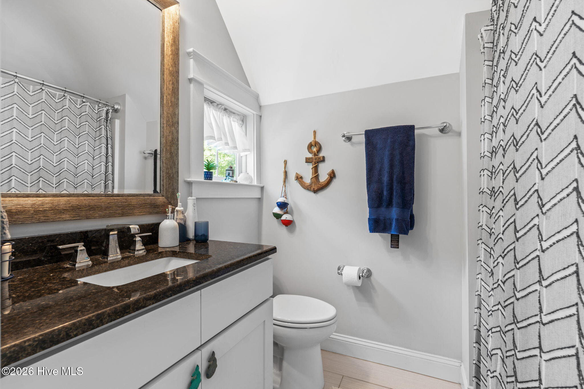 100568987 | Photo 31