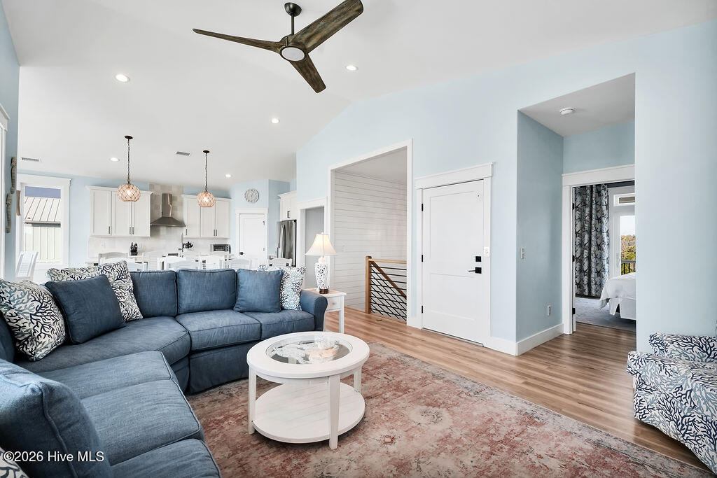 100560016 | Photo 27