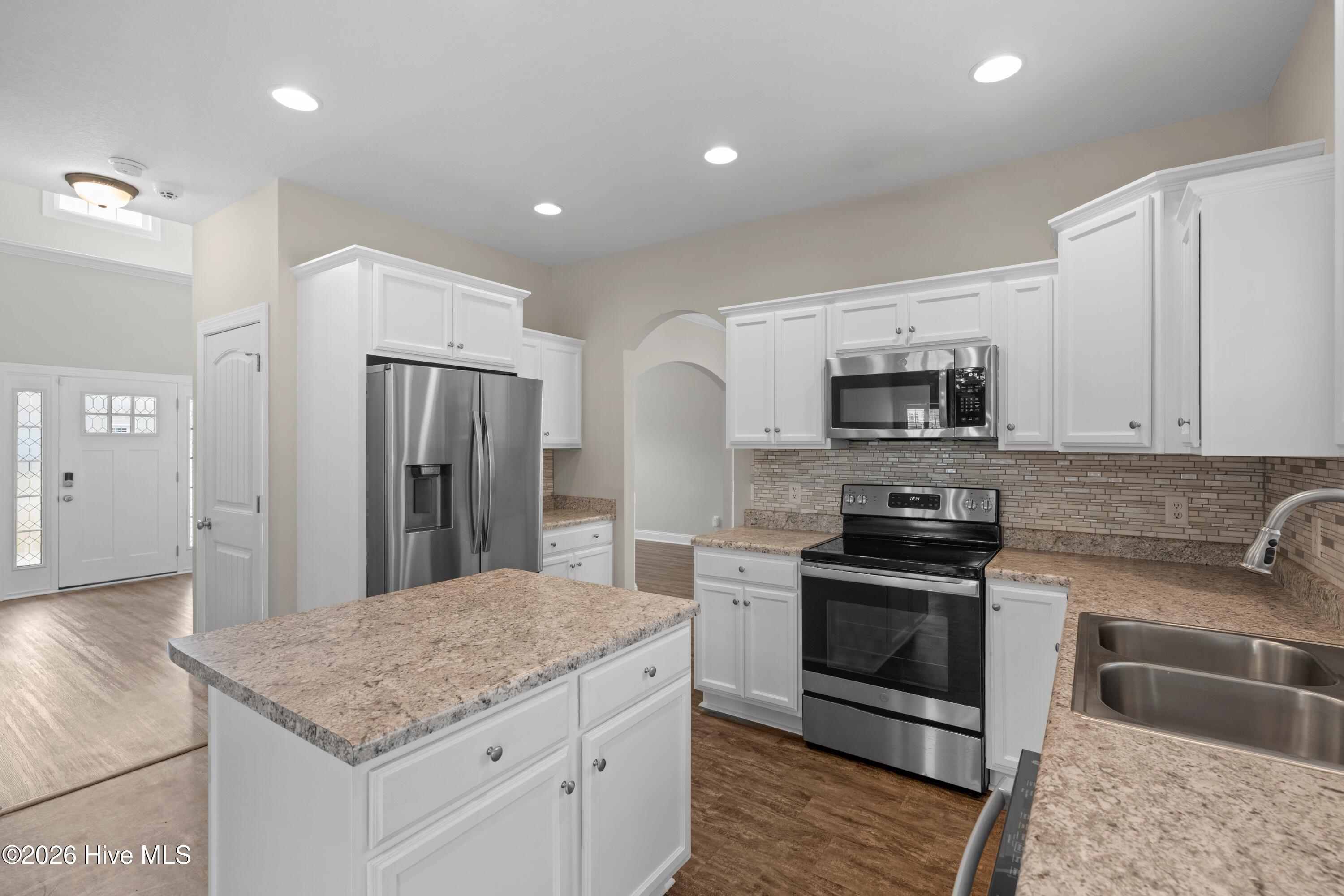 100561863 | Photo 11