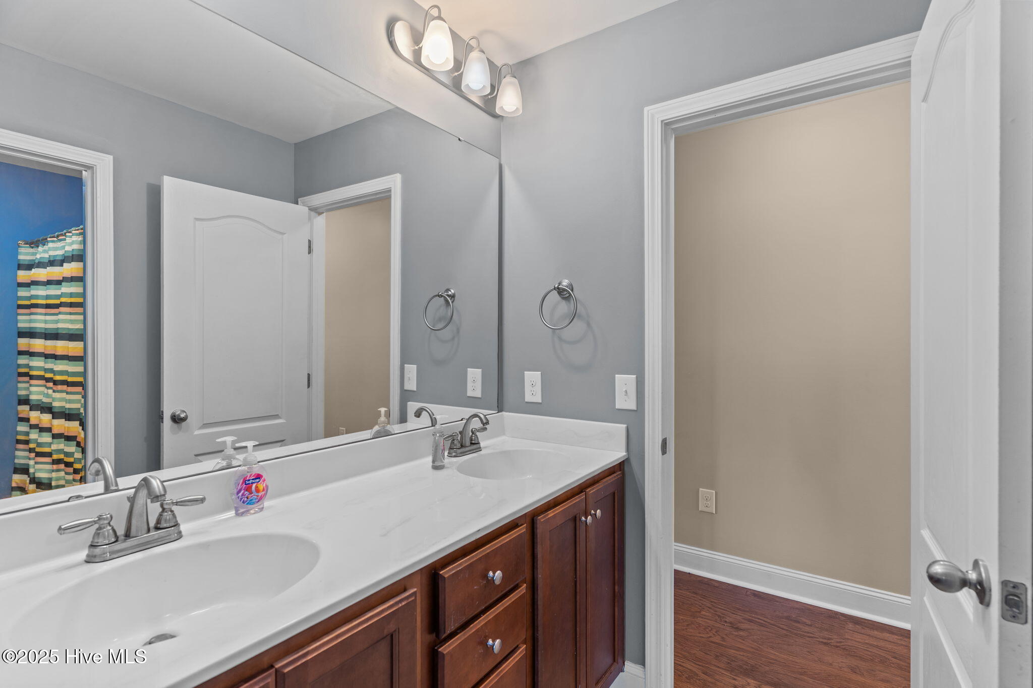 100542134 | Photo 27