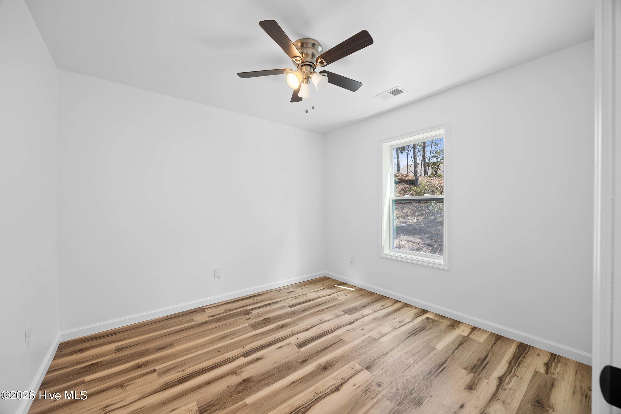 100561375 | Photo 18