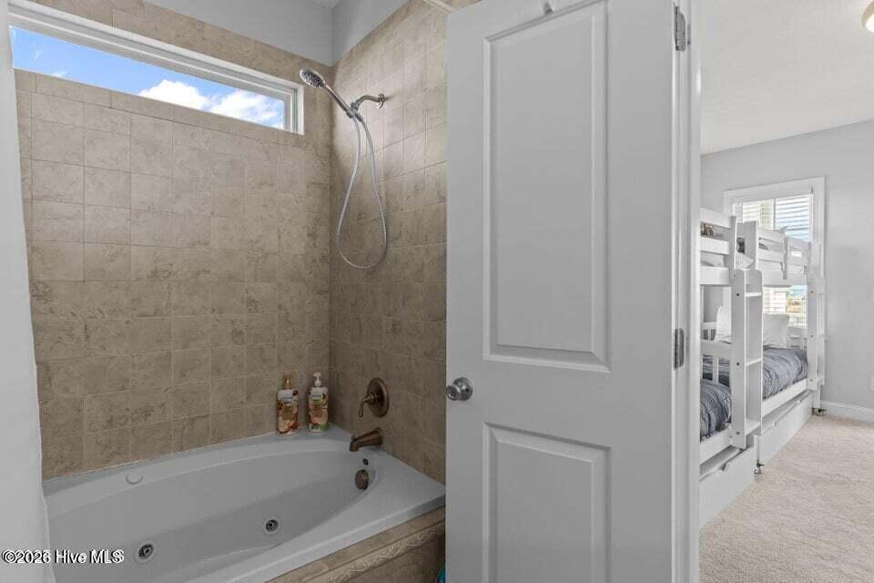 100570467 | Photo 27