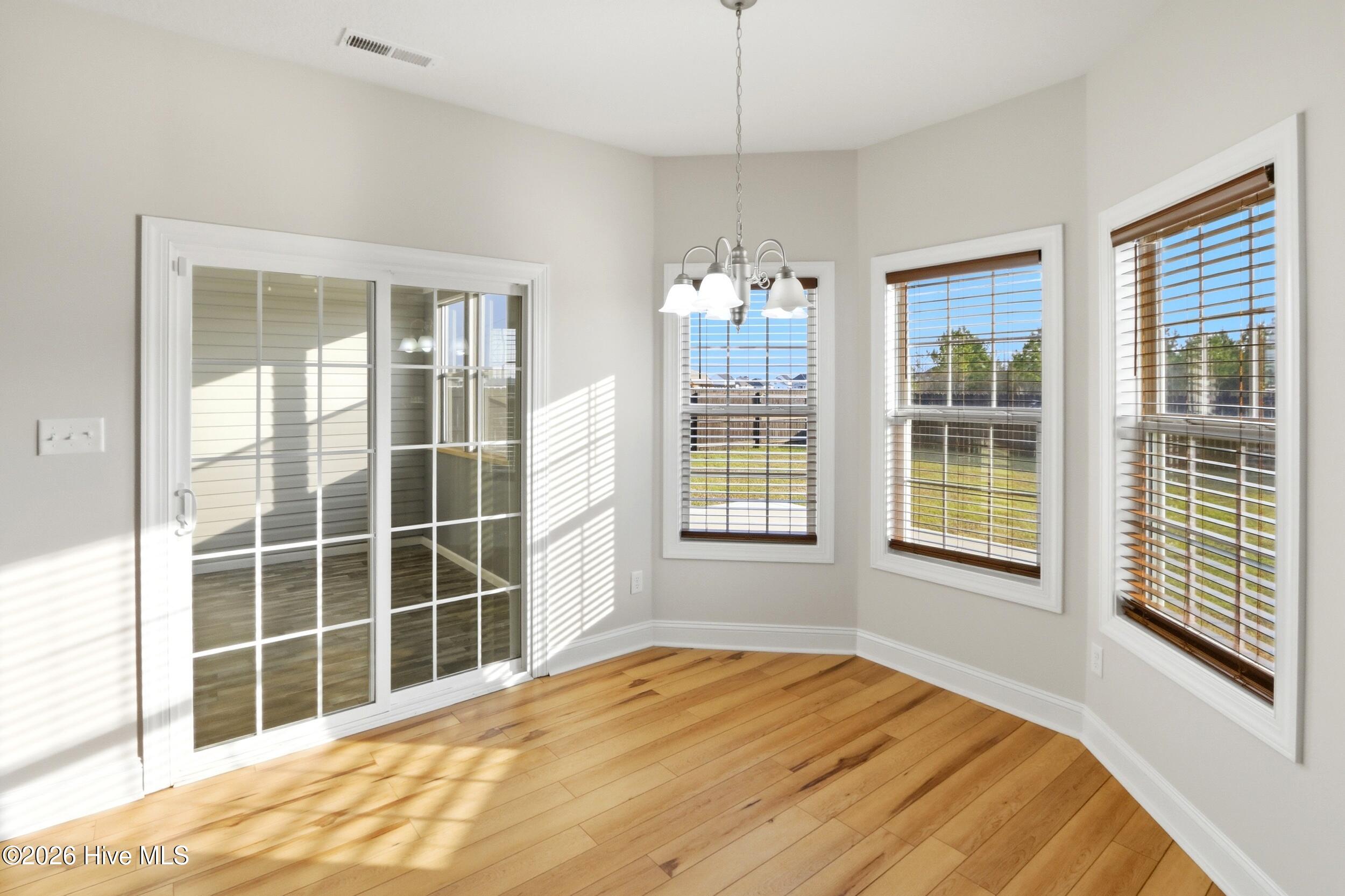 100569035 | Photo 15