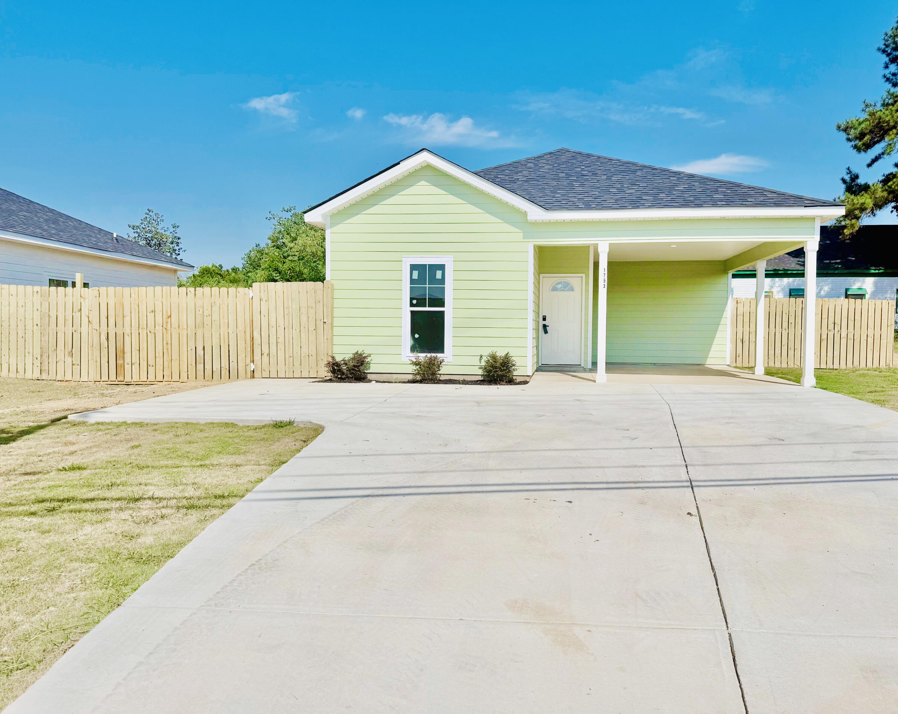 1753 Old Savannah Rd!