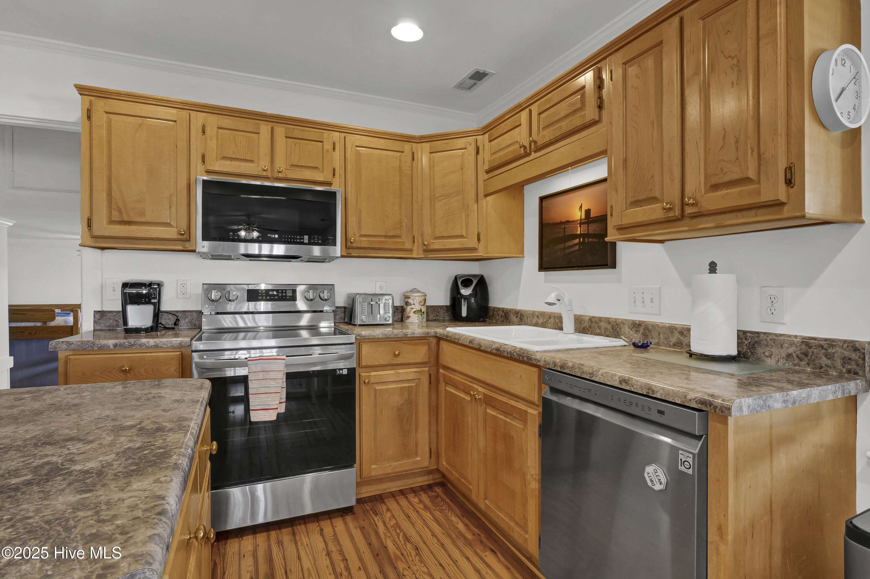 100537490 | Photo 15