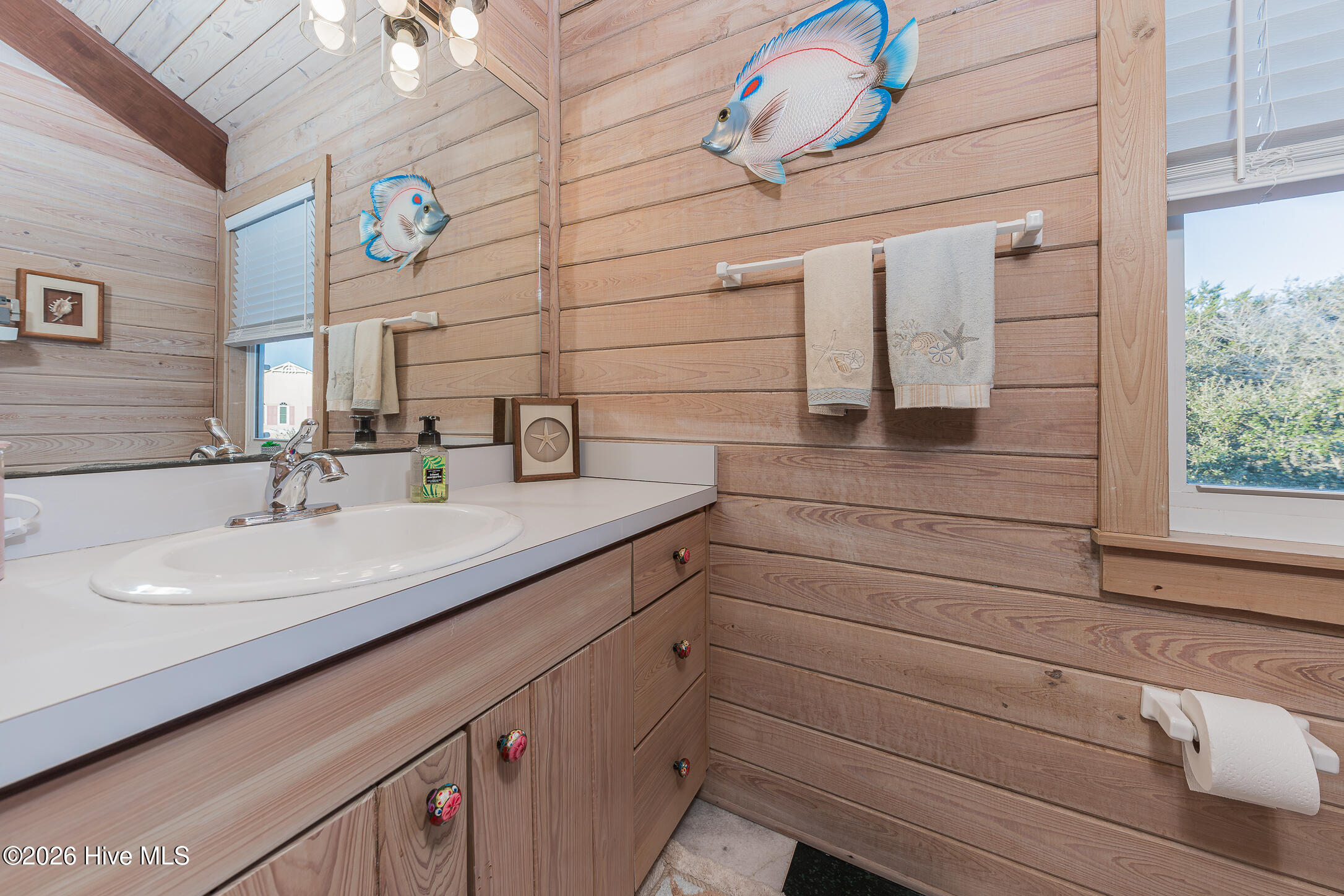 100560422 | Photo 54