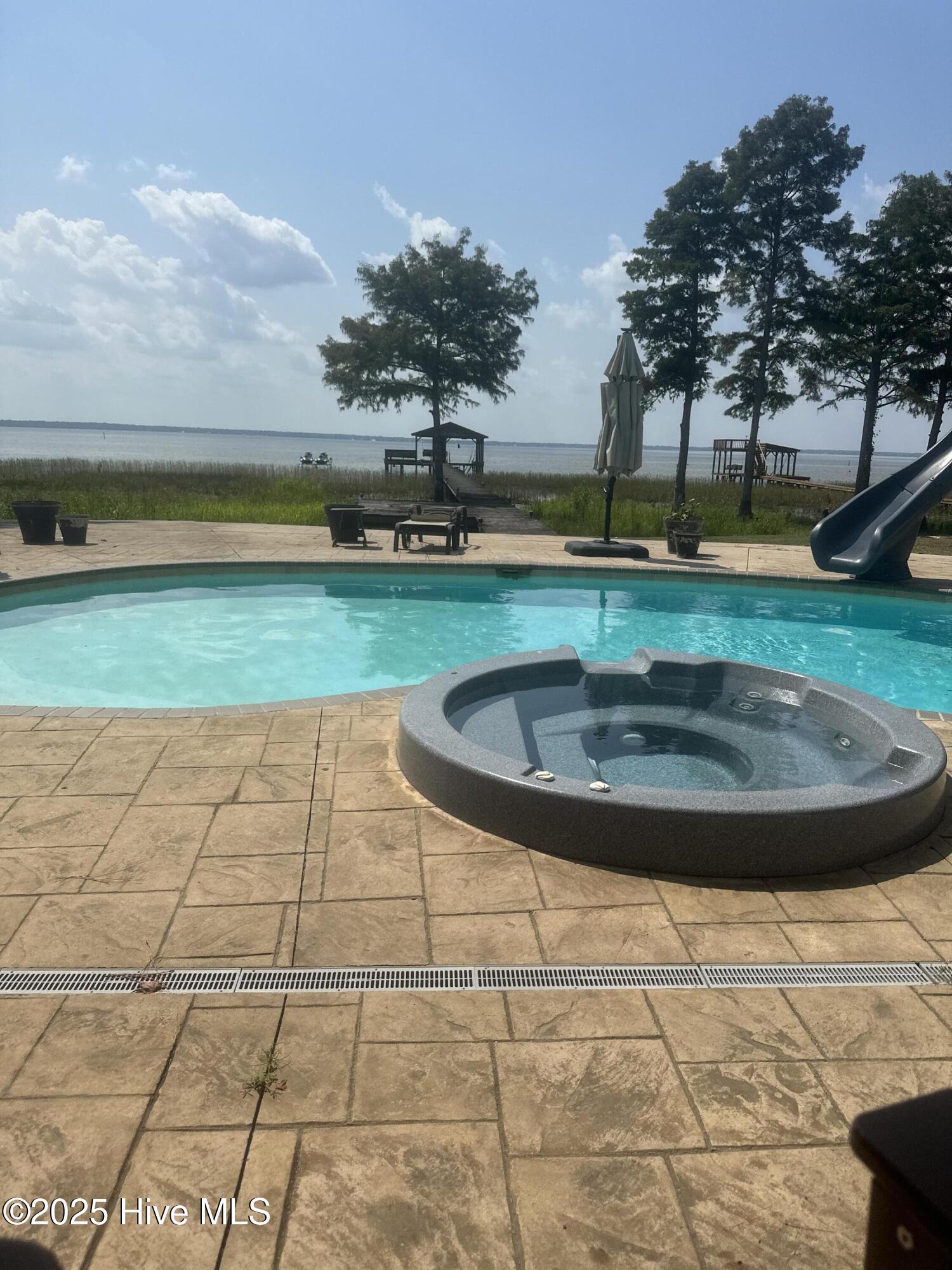 100514130 | Photo 144