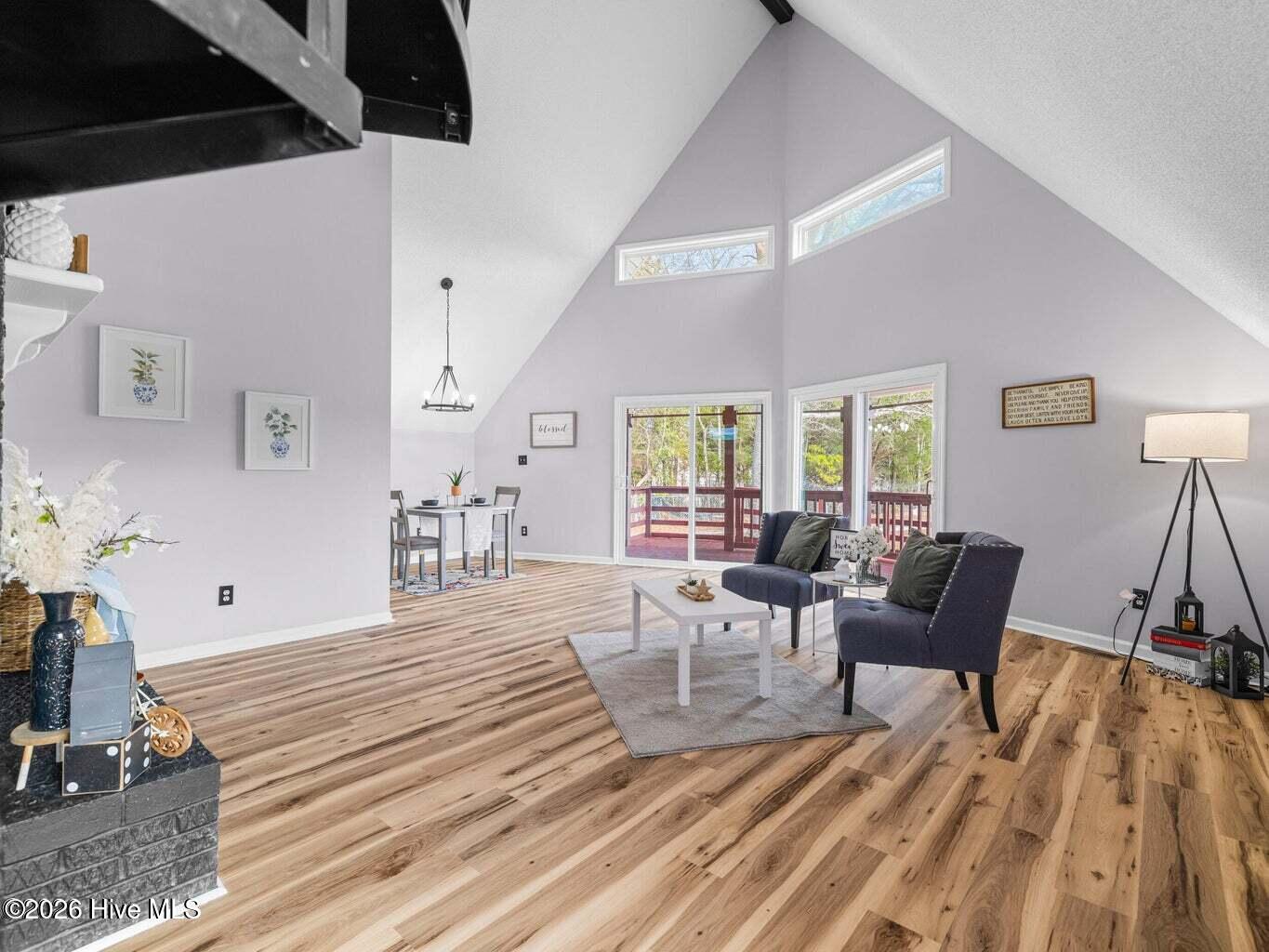 100558460 | Photo 21