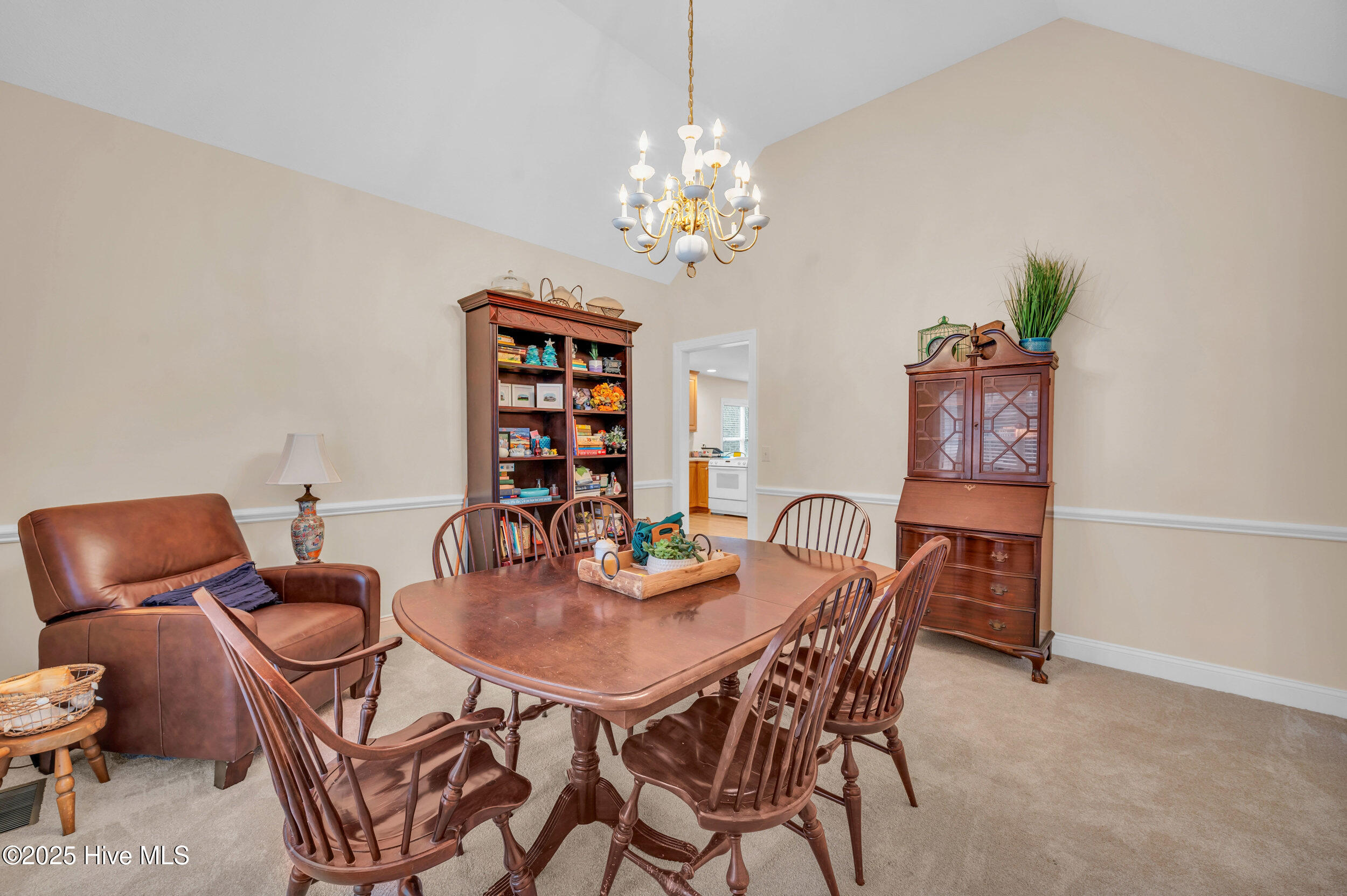 100542764 | Photo 15