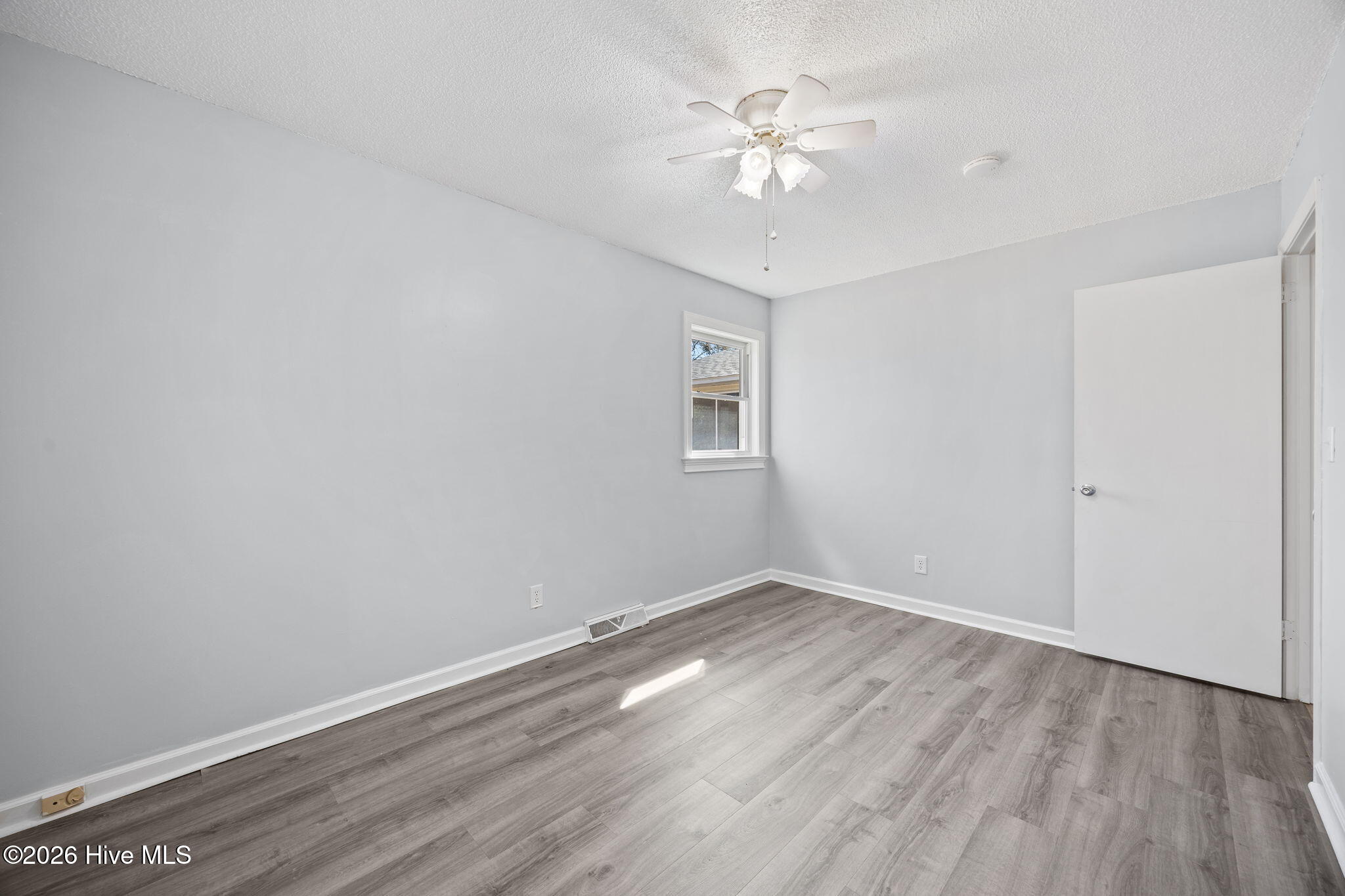 100554727 | Photo 21