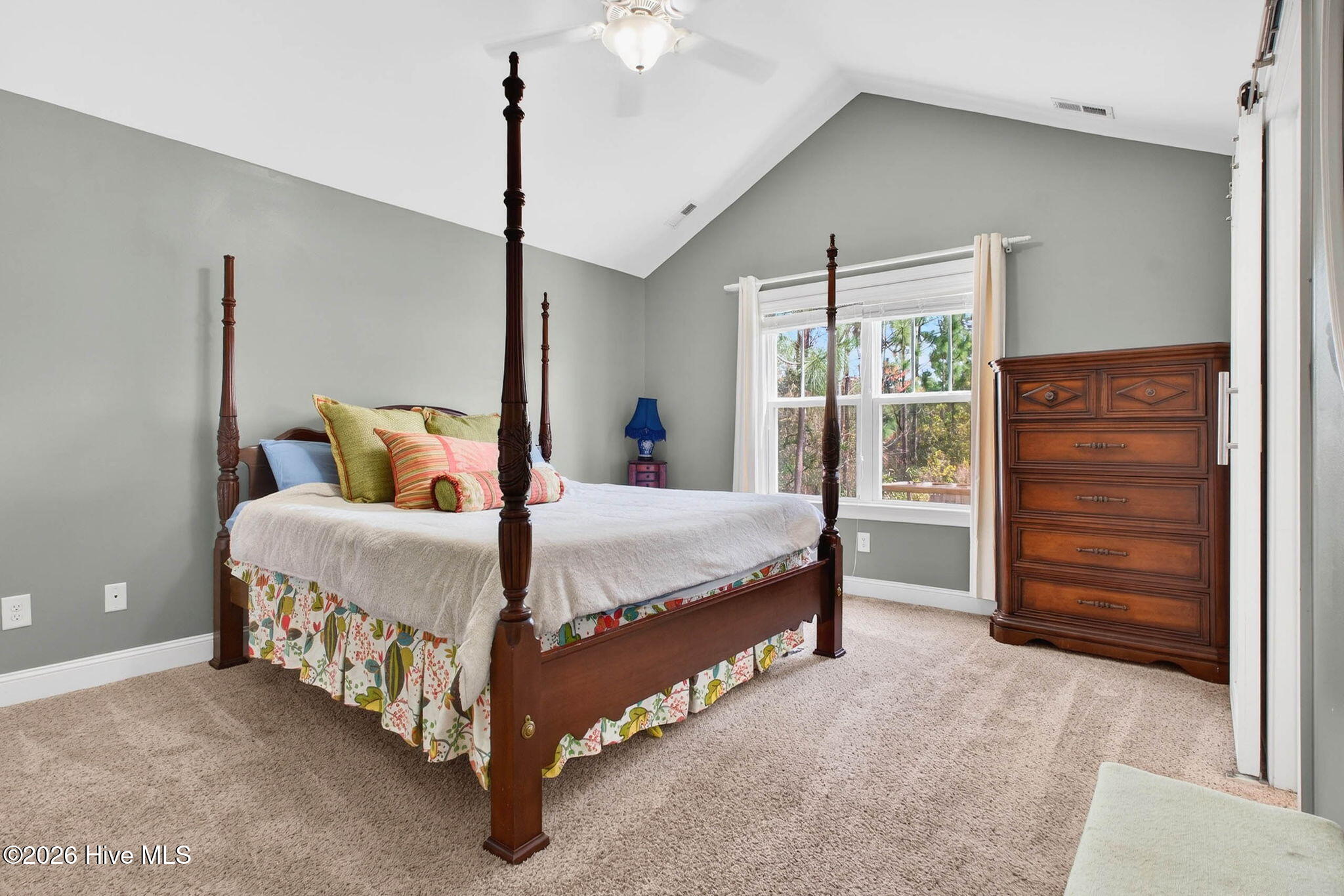 100561727 | Photo 21