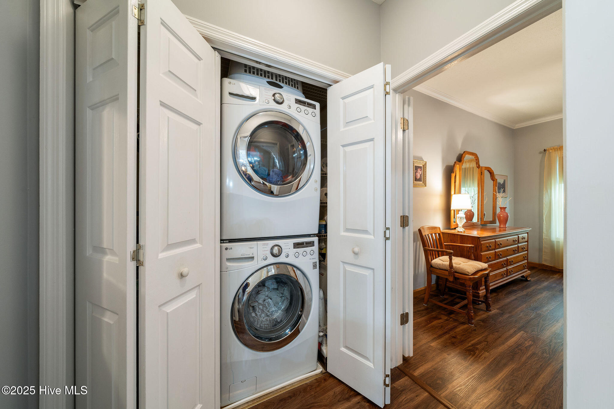 100537327 | Photo 40