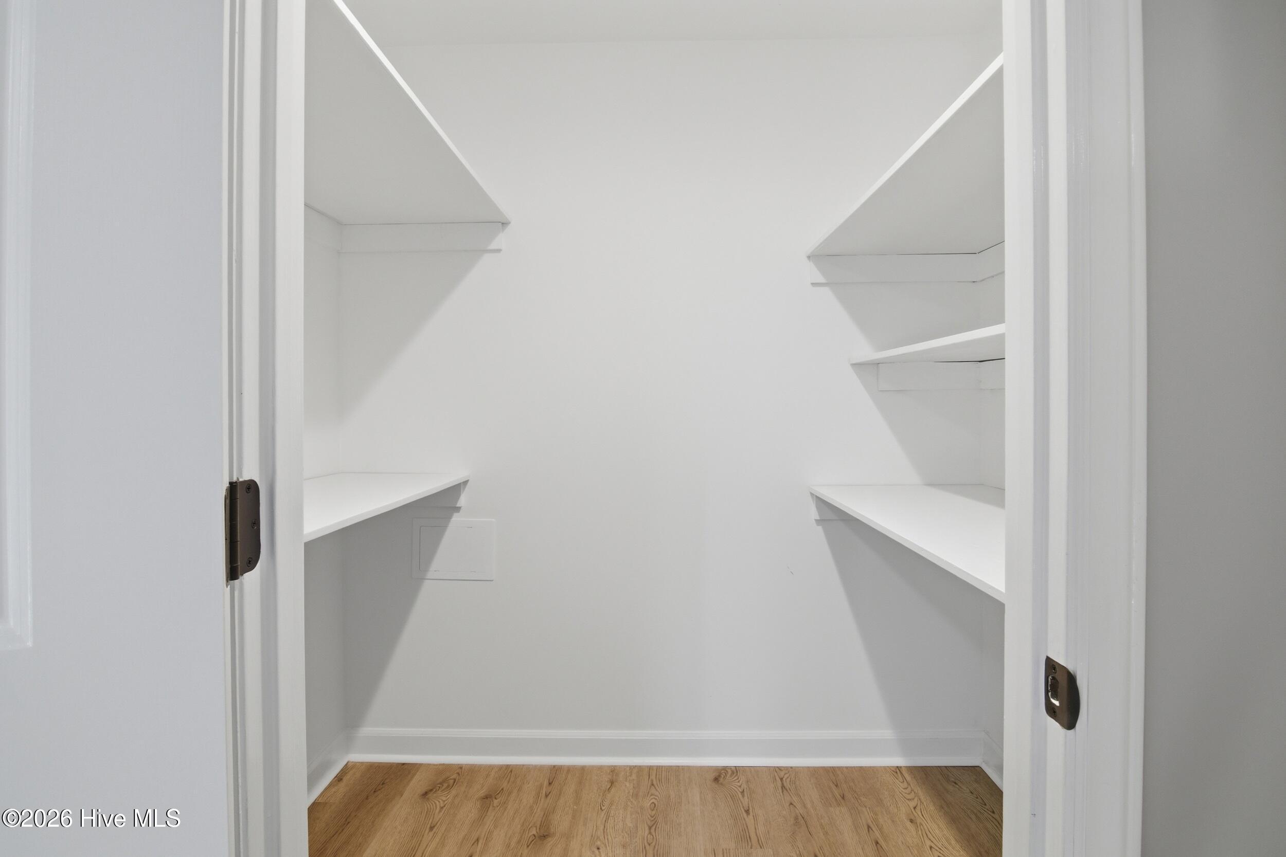 100553868 | Photo 42