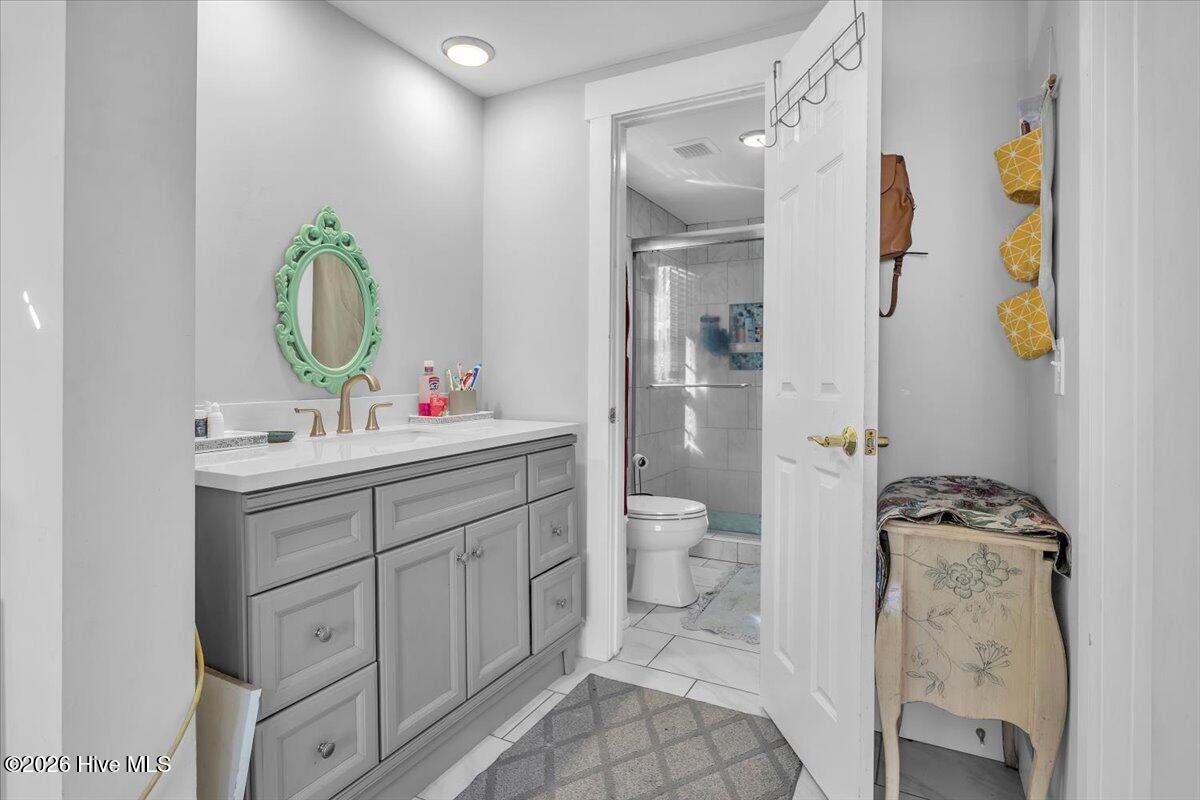 100548793 | Photo 25