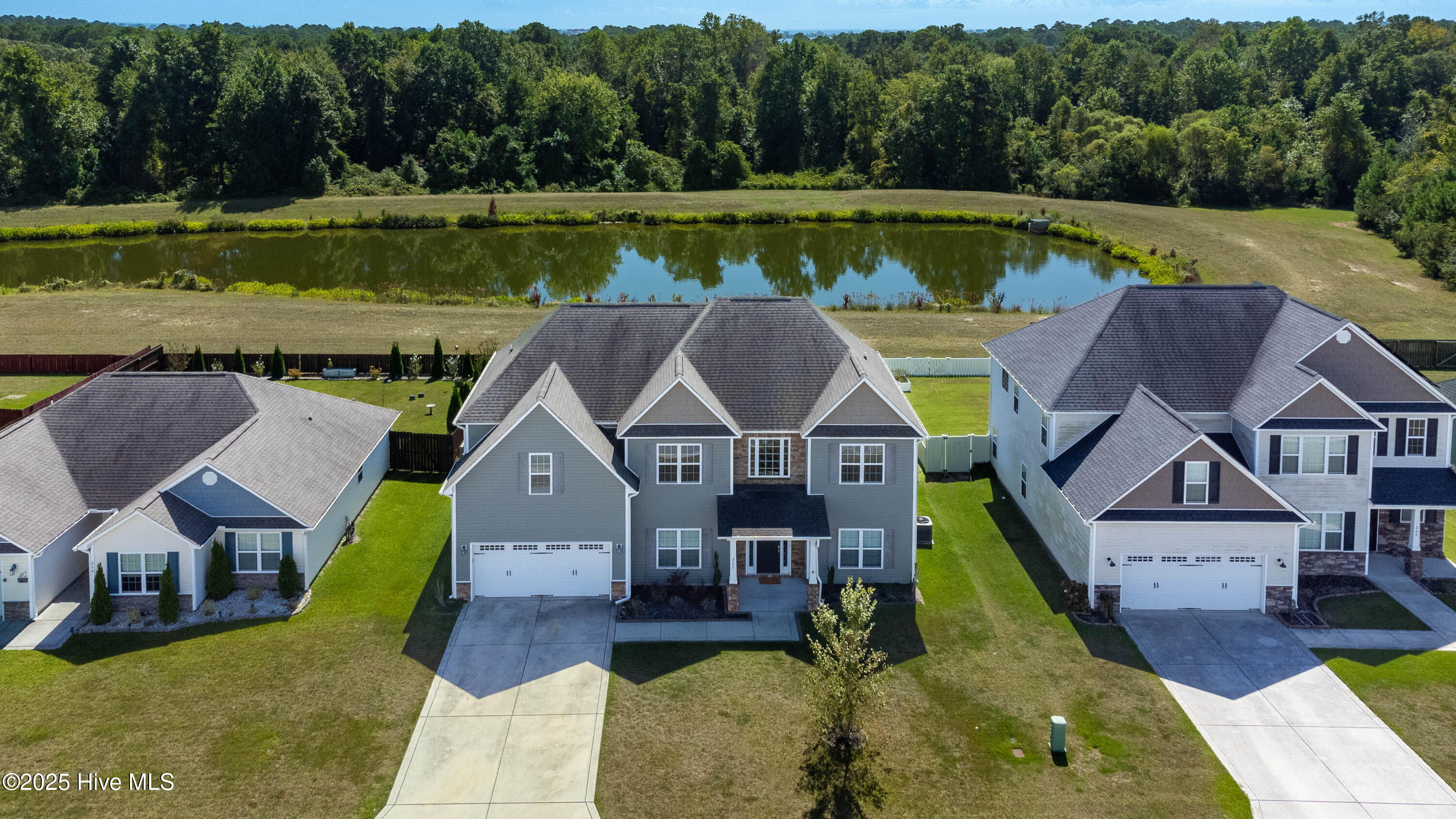 100528523 | Photo 46