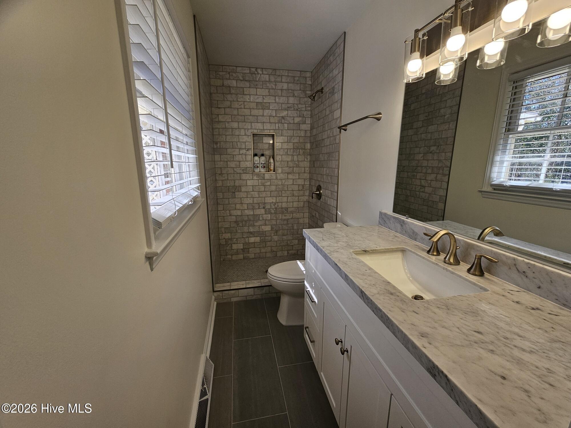 100517118 | Photo 34