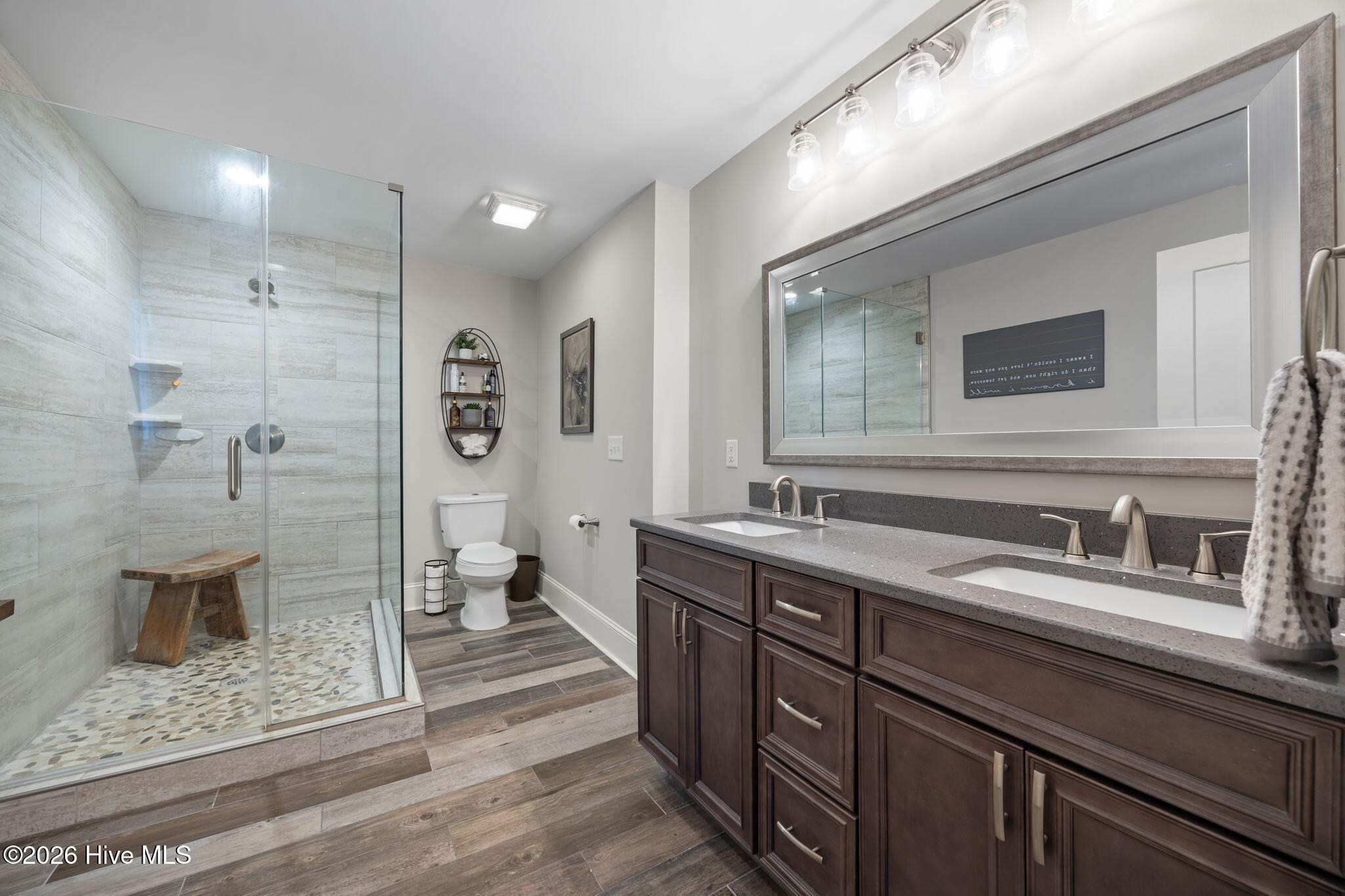 primary suite bathoom