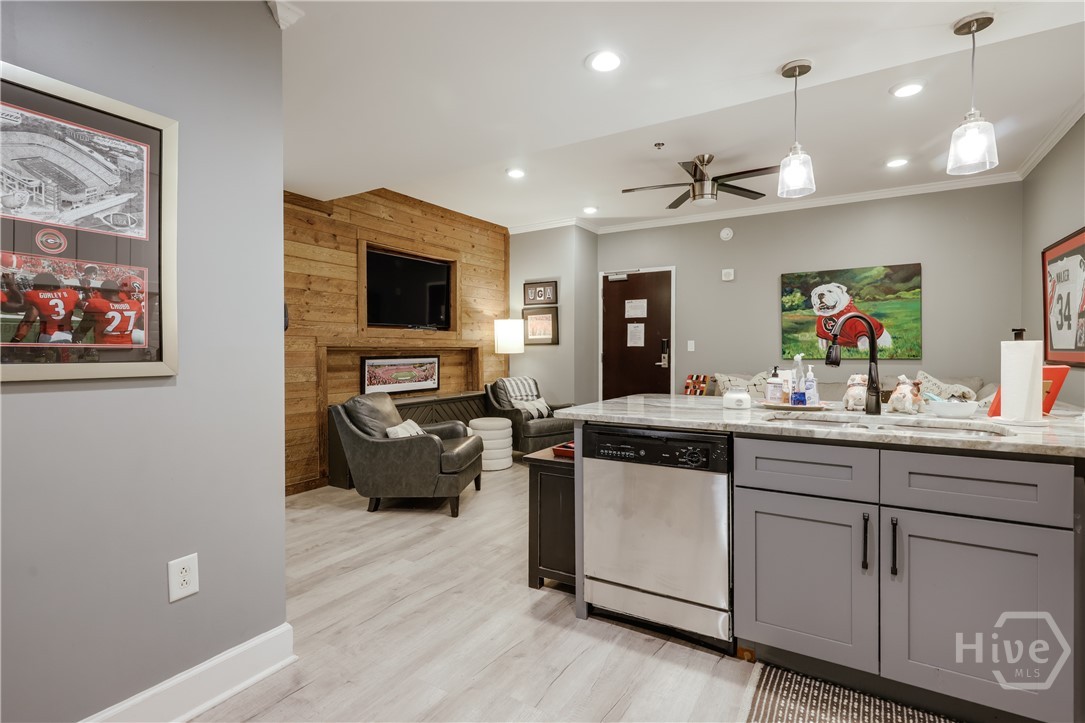 250 W Broad Street 801