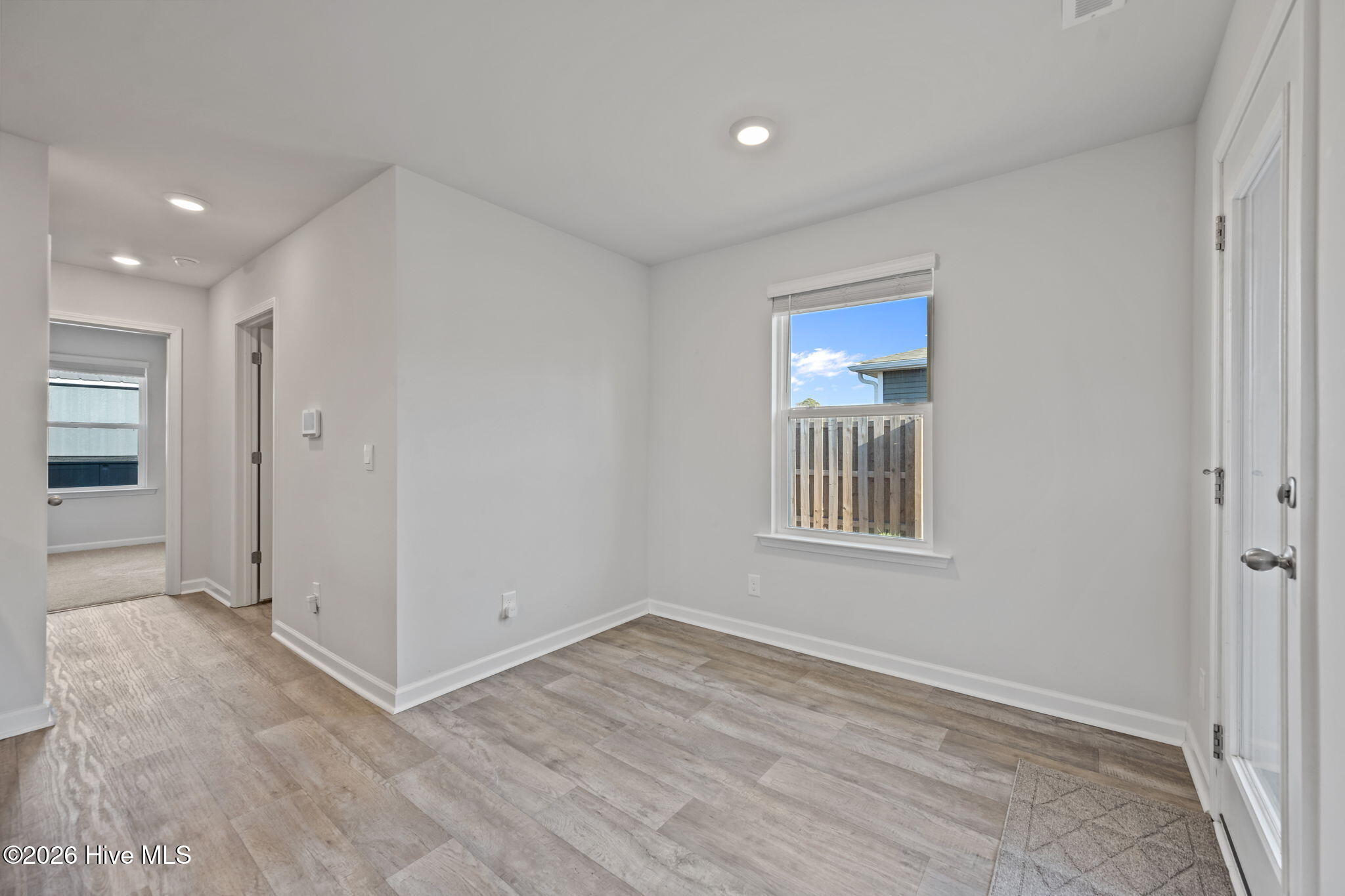 100547866 | Photo 19