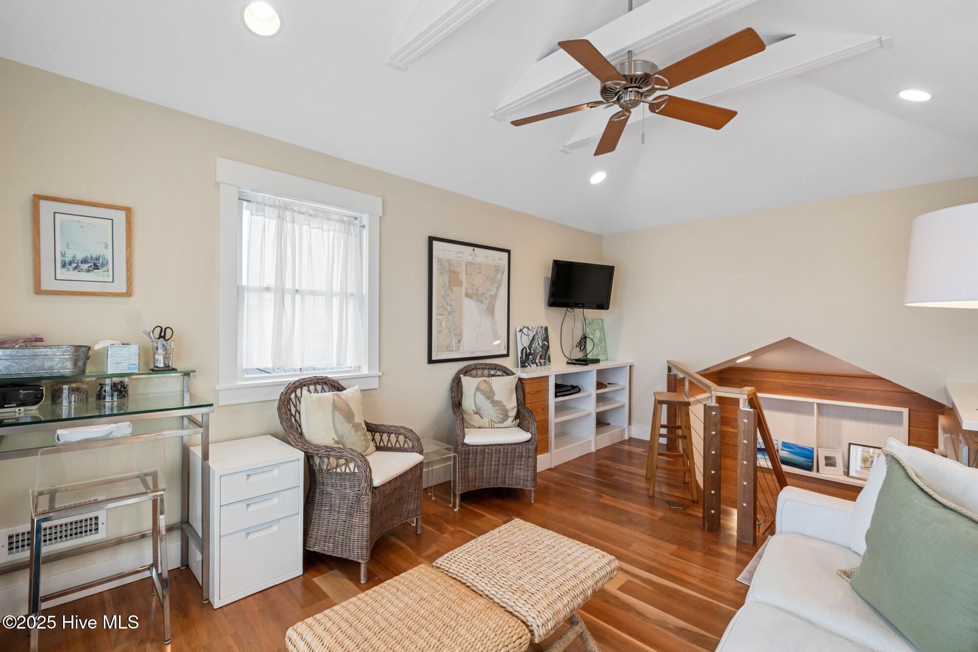 100492328 | Photo 37