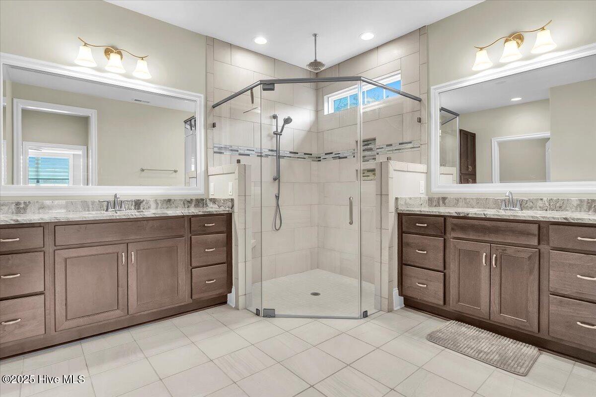 100540967 | Photo 46