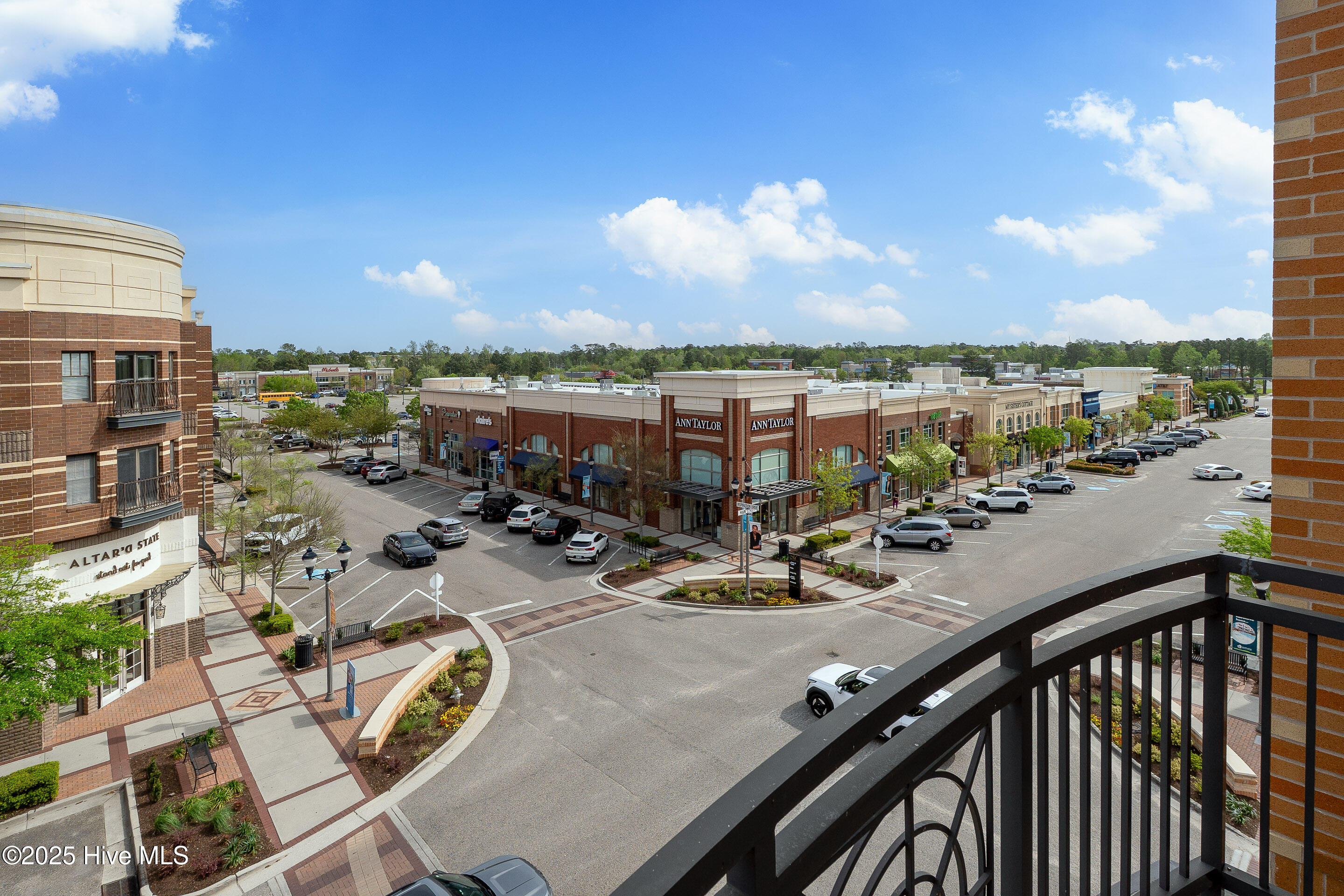 100506619 | Photo 33