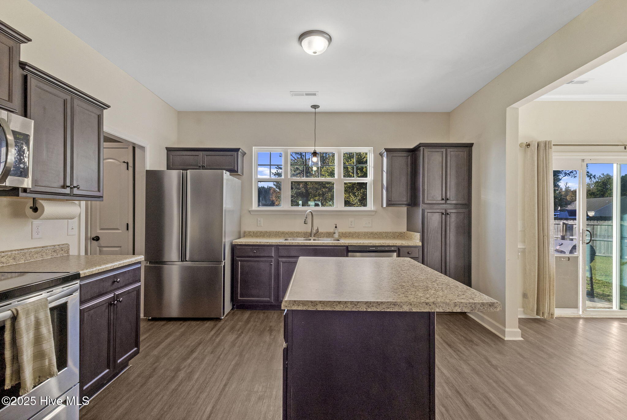 100538262 | Photo 16