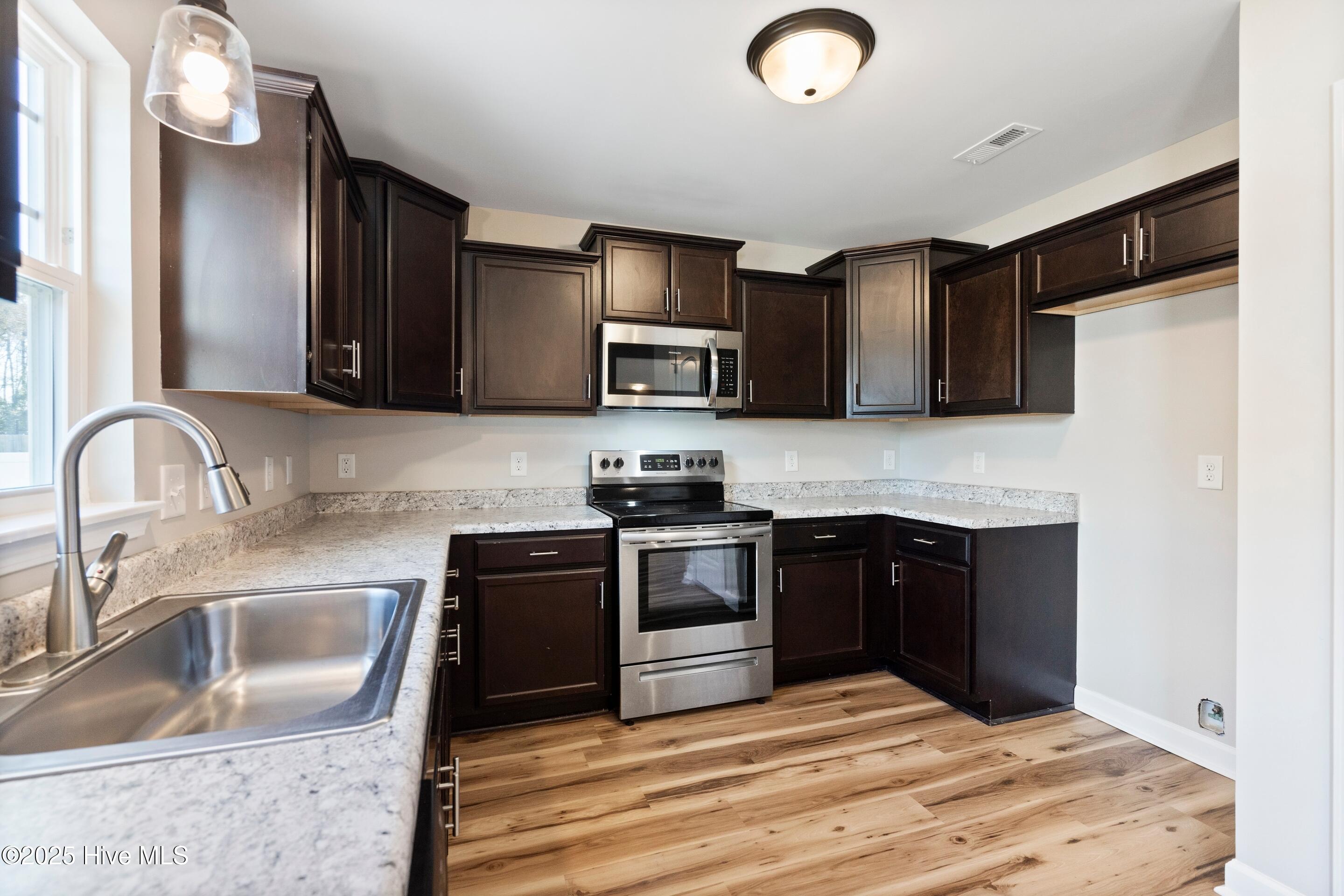 100545716 | Photo 23