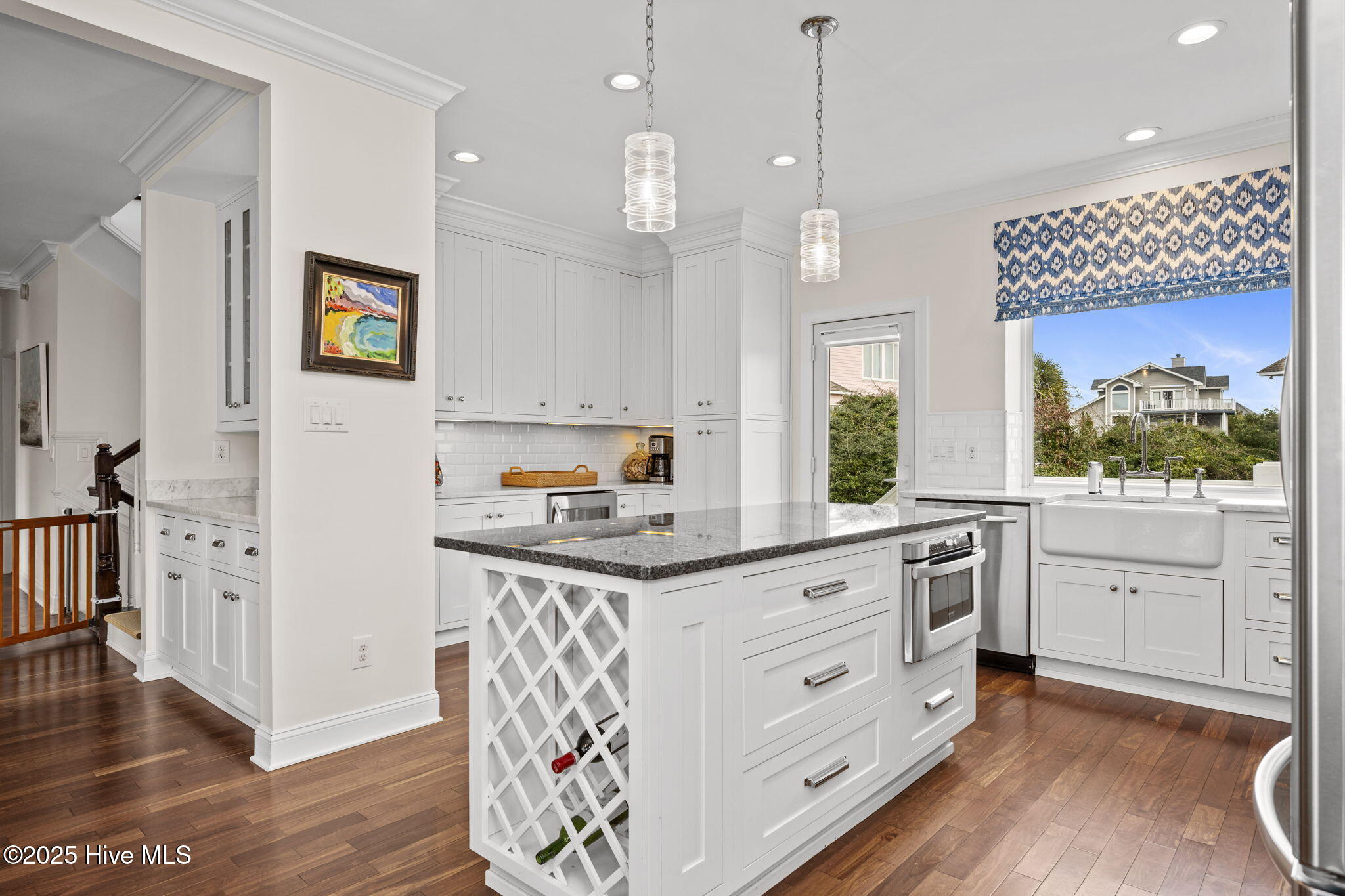 100544331 | Photo 24