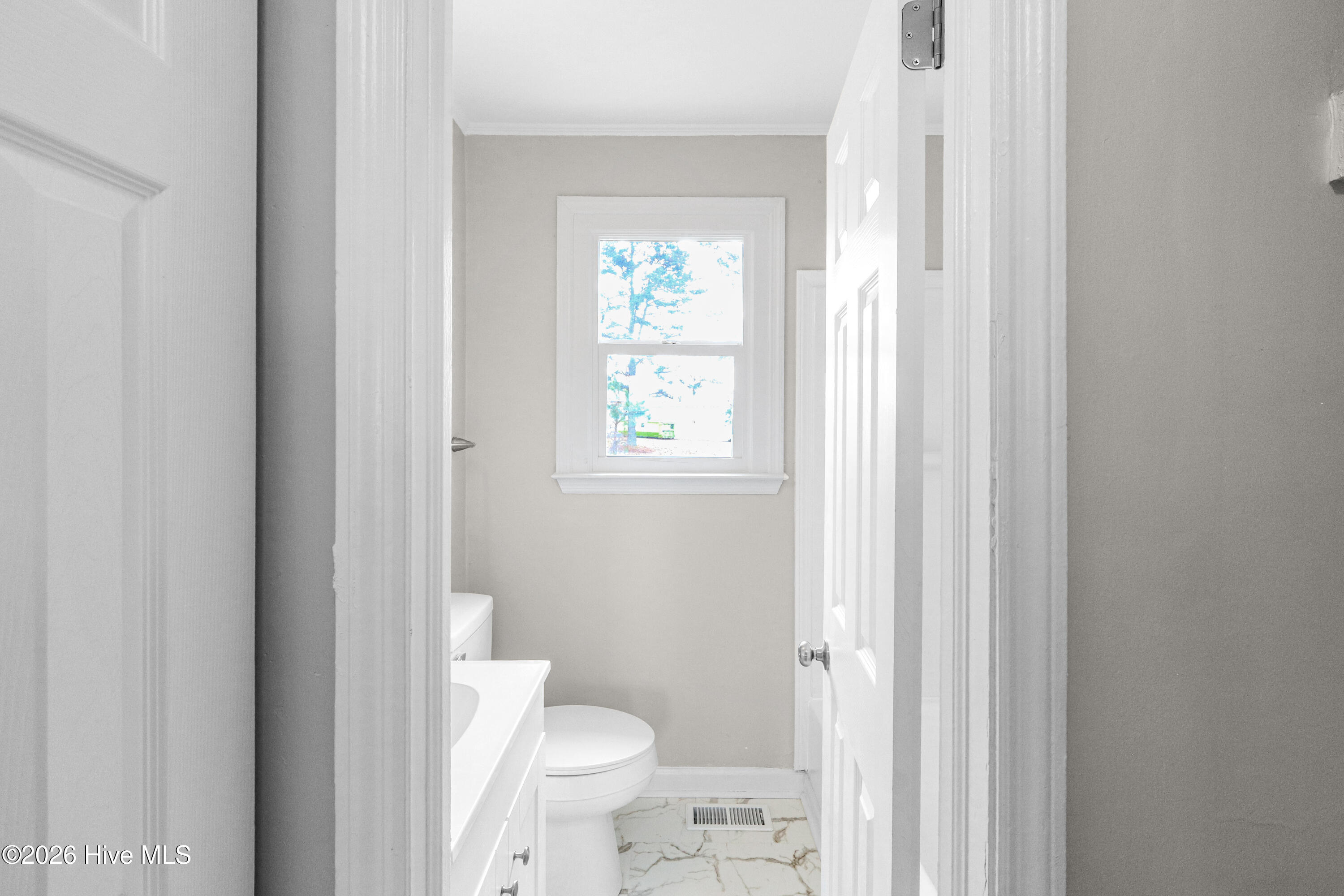 100558793 | Photo 36